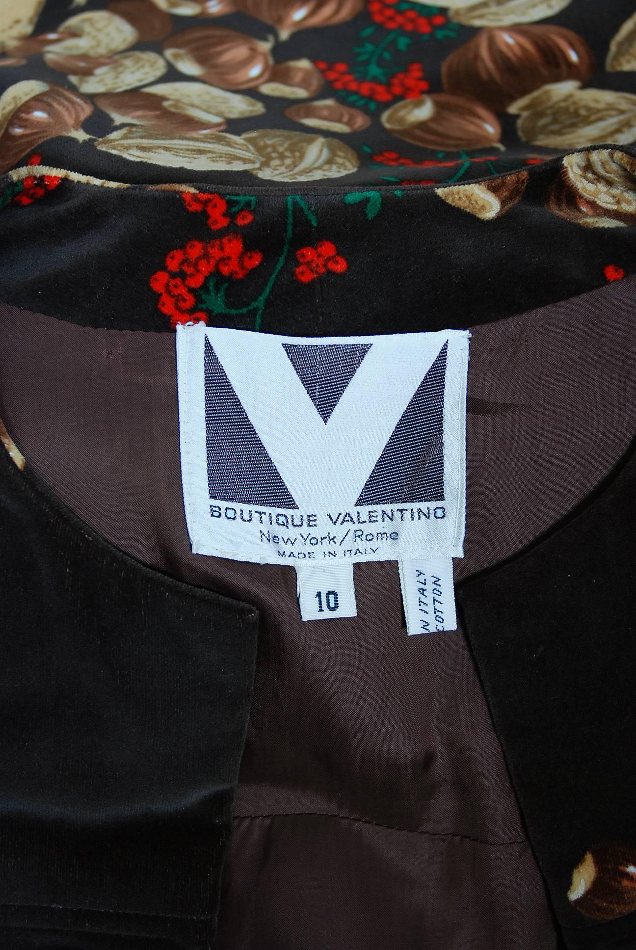 Vintage 1970s Valentino Novelty Acorn Print Velvet Swing Jacket & Maxi Skirt Set For Sale 3