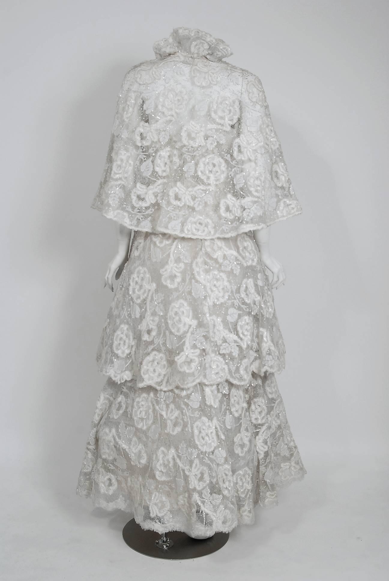 Vintage 1960er Scaasi Couture Weißes trägerloses Brautkleid & Umhang aus bestickter Spitze, Vintage 5