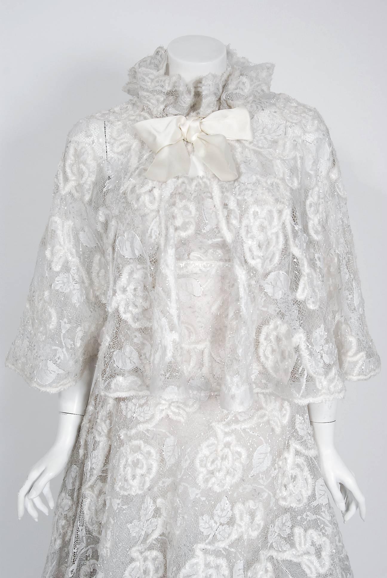 Vintage 1960er Scaasi Couture Weißes trägerloses Brautkleid & Umhang aus bestickter Spitze, Vintage im Zustand „Gut“ in Beverly Hills, CA