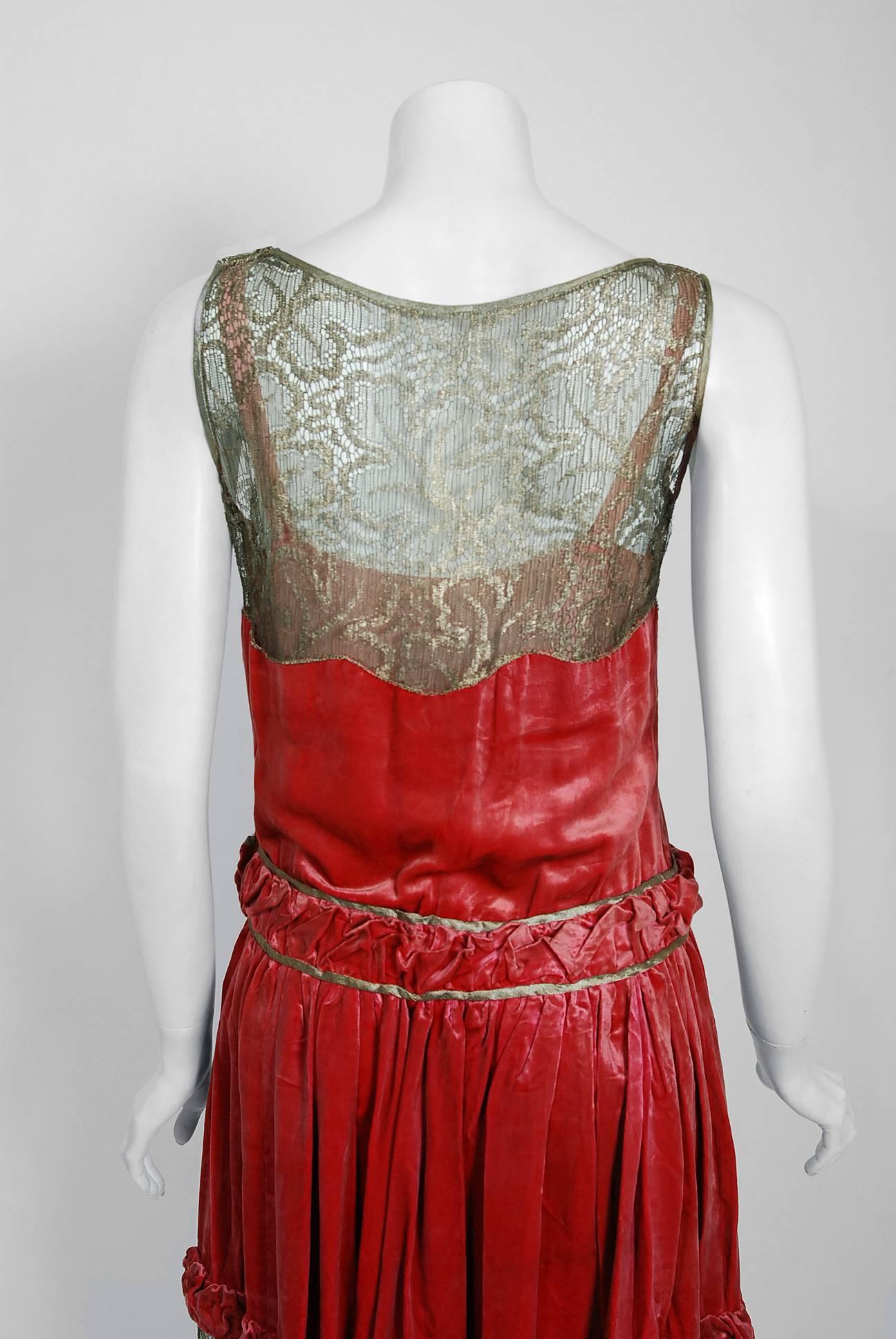 Vintage 1920's Bedell Couture Magenta Velvet Metallic Gold Lace Flapper Dress In Good Condition In Beverly Hills, CA