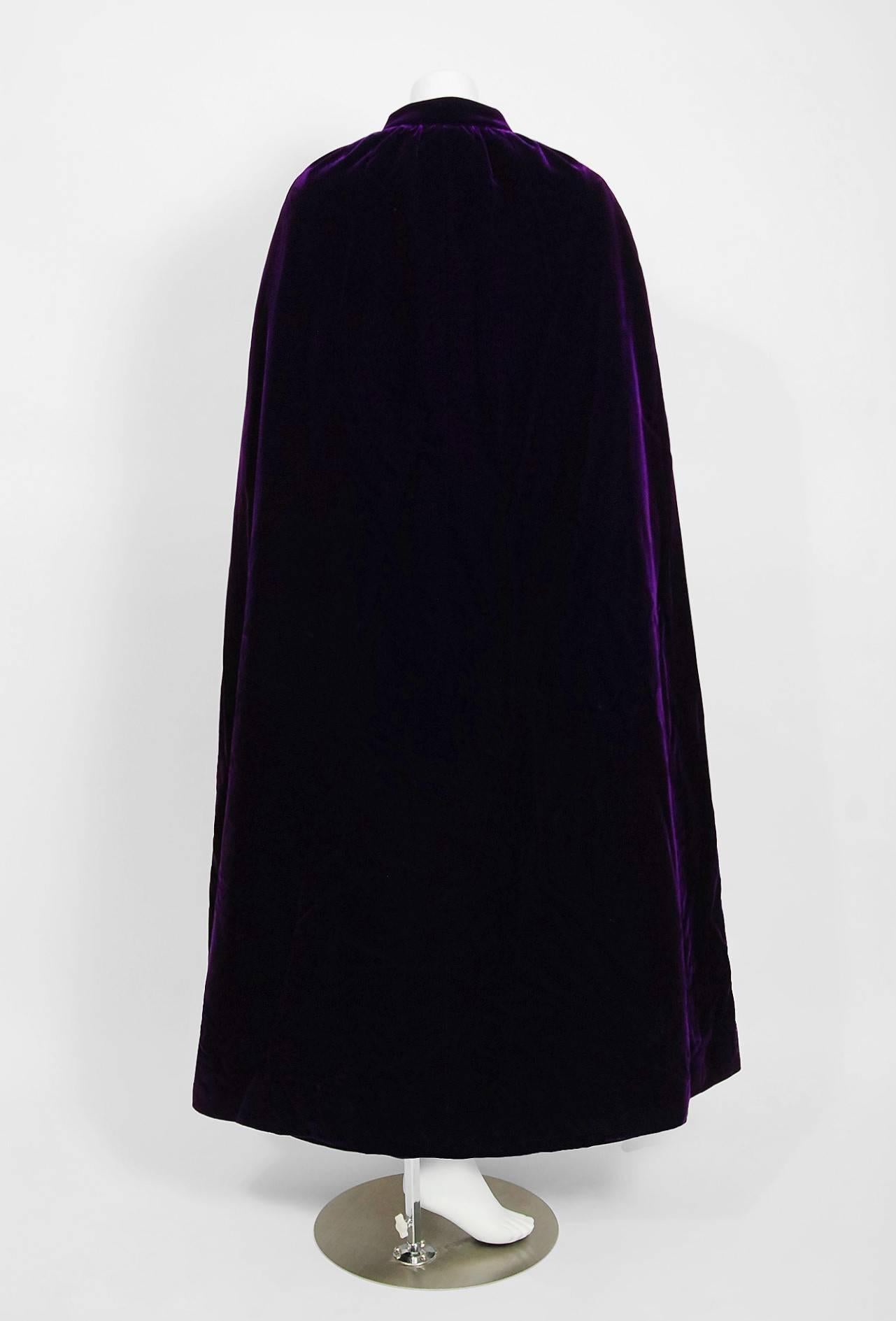 Vintage 1970 Pierre Balmain Haute Couture Purple Velvet Gown & Full-Length Cape In Good Condition In Beverly Hills, CA