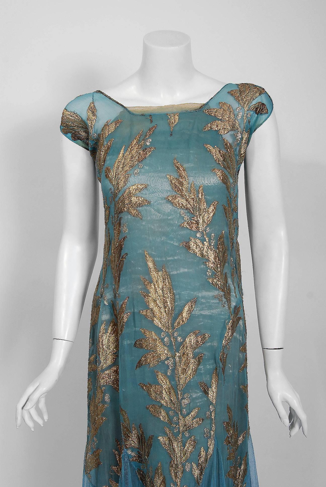 A breathtaking 1930's sky blue large-scale leaf motif garden gown from the Art-Deco era of glamour. The bodice has elegant cap-sleeves with chic back-bow. I adore the 3-dimensional feel of the luxurious layered lamé fabrics; so ahead of its time.