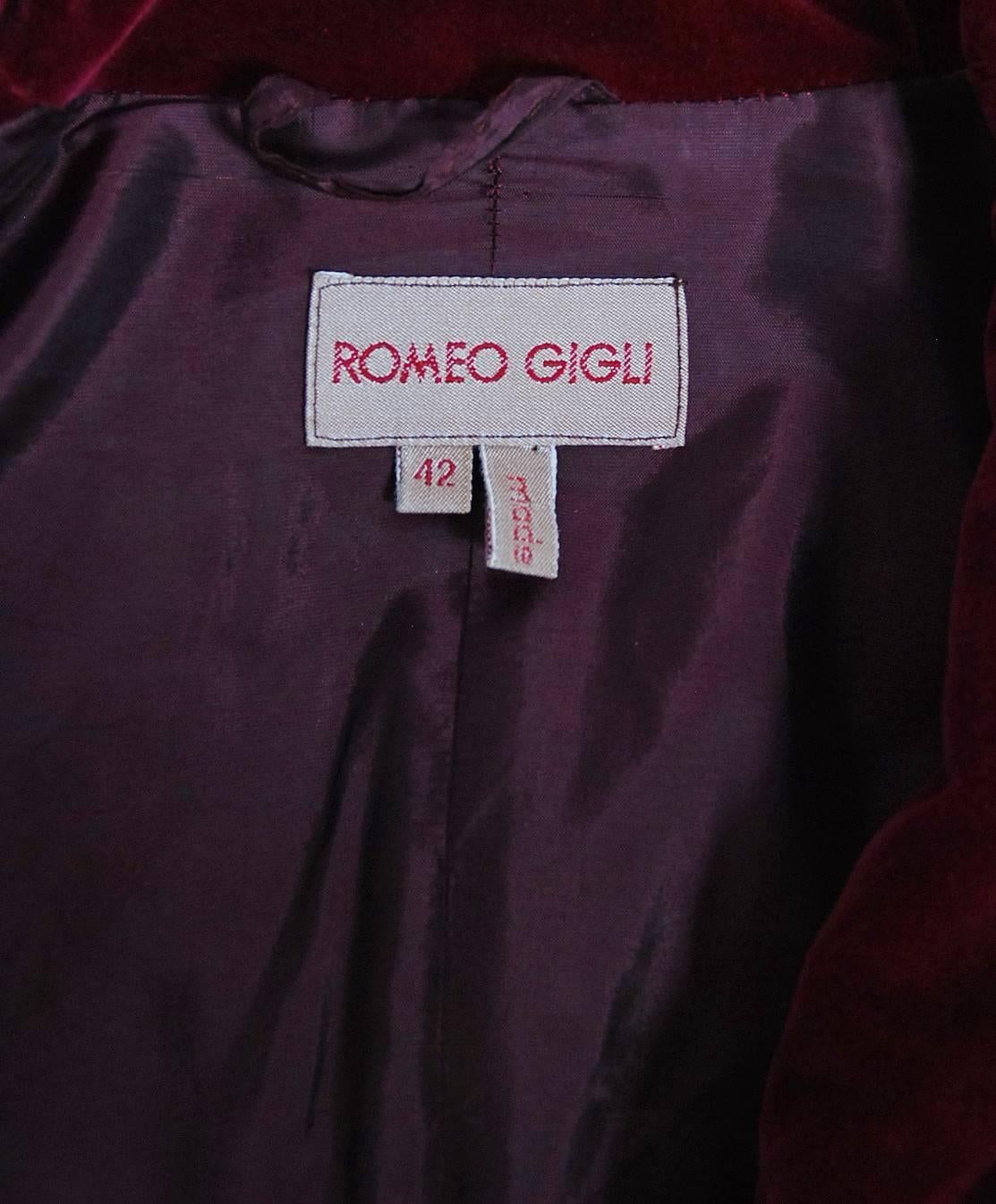Vintage 1987 Romeo Gigli Museum-Held Red Velvet Jester Petal Swing Coat Jacket  In Good Condition In Beverly Hills, CA
