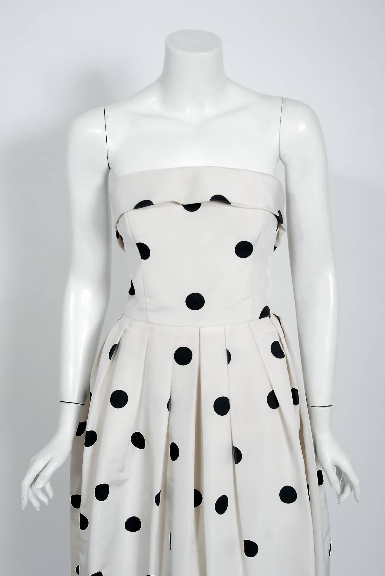 Gray 2000 Oscar de la Renta White Black Polka-Dot Print Silk Strapless Gown & Shawl