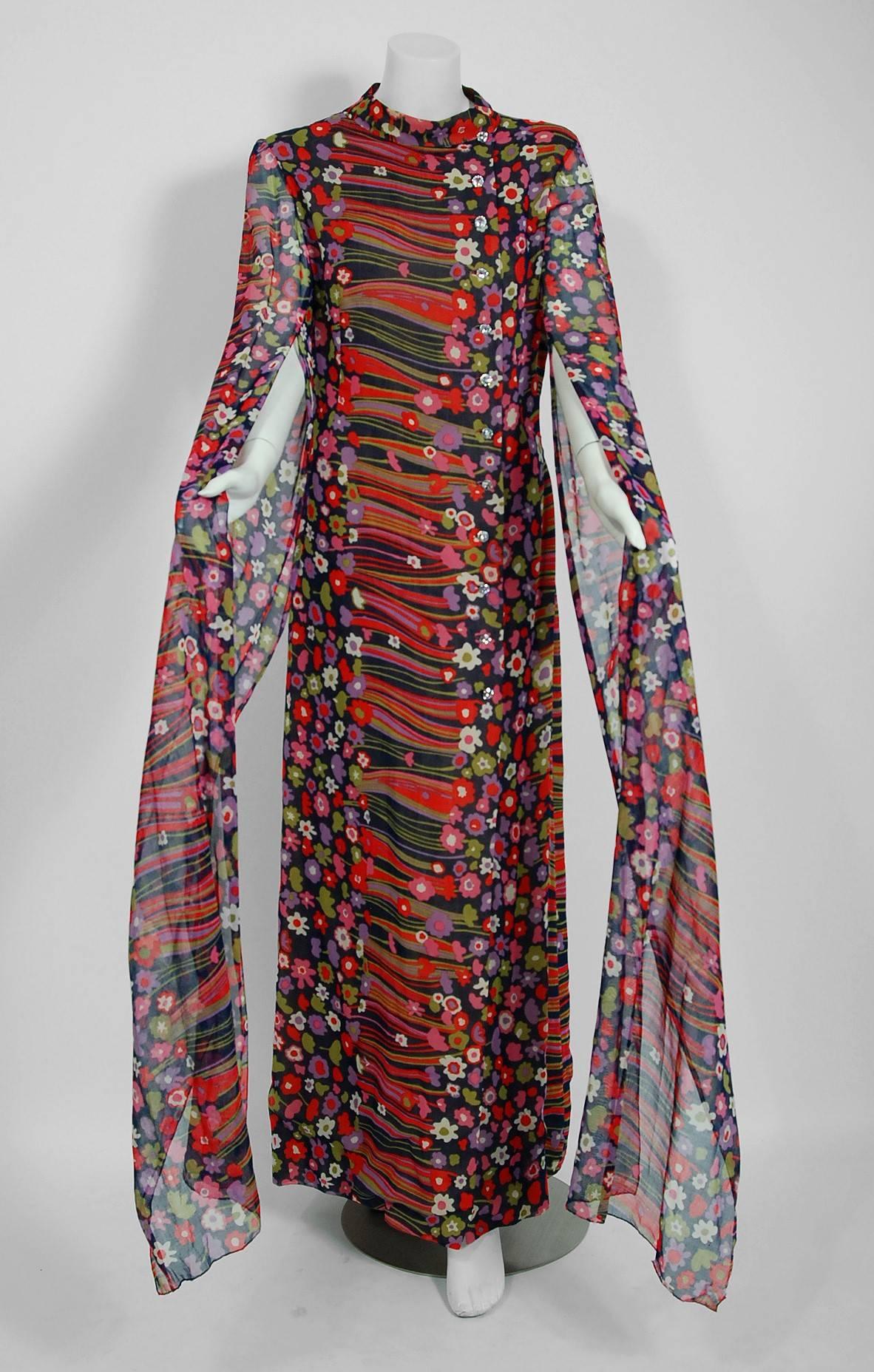 1960's Pauline Trigere Abstract Floral Cotton Kimono Angel-Sleeve Maxi Dress In Excellent Condition In Beverly Hills, CA