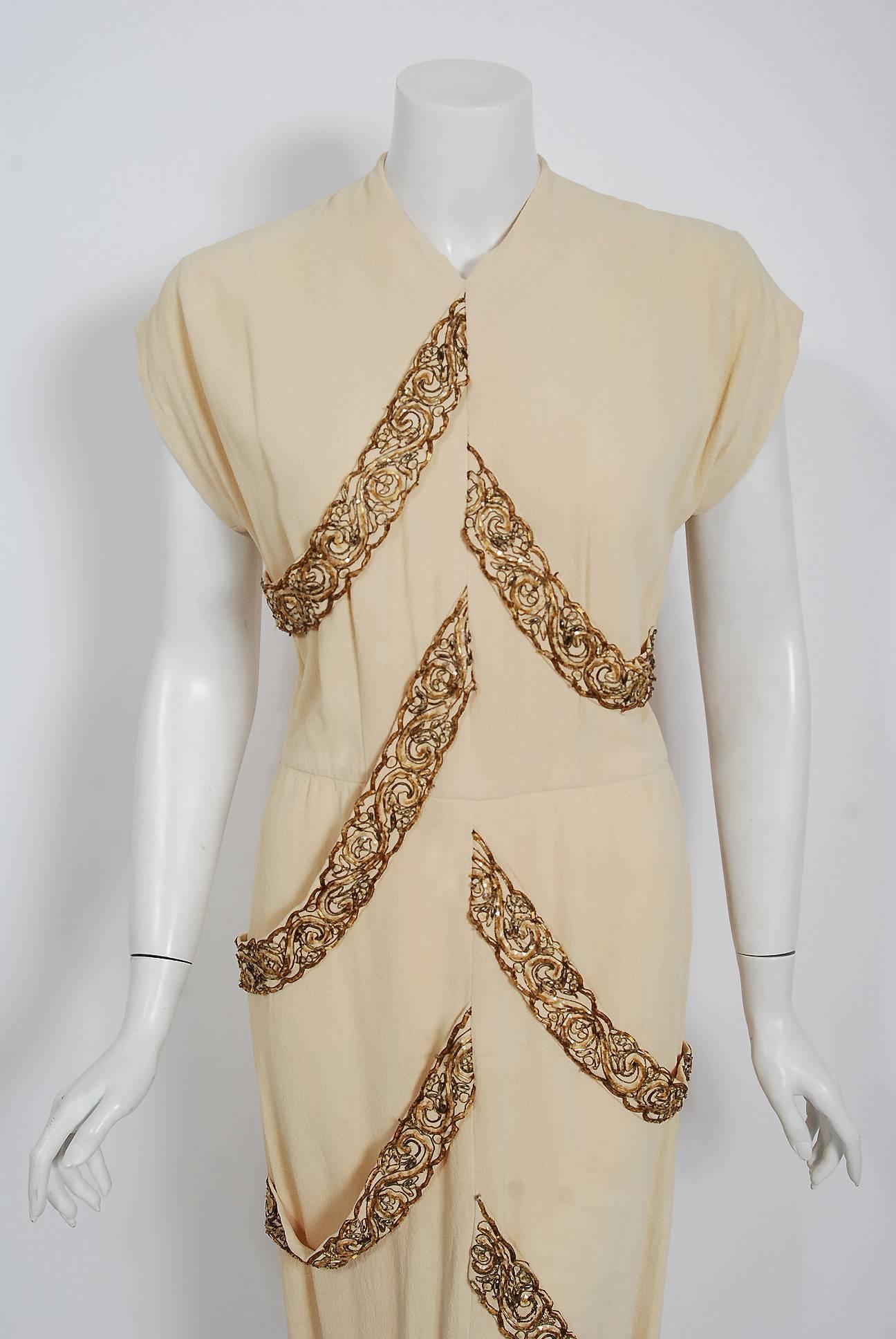 Breathtaking Anna Miller Couture pale-yellow crepe gown dating back to the mid 1940's. Anna Miller was the sister of acclaimed designer Maurice Rentner. However, she was not the designer of her label. The designer at Anna Miller in the late 1940's