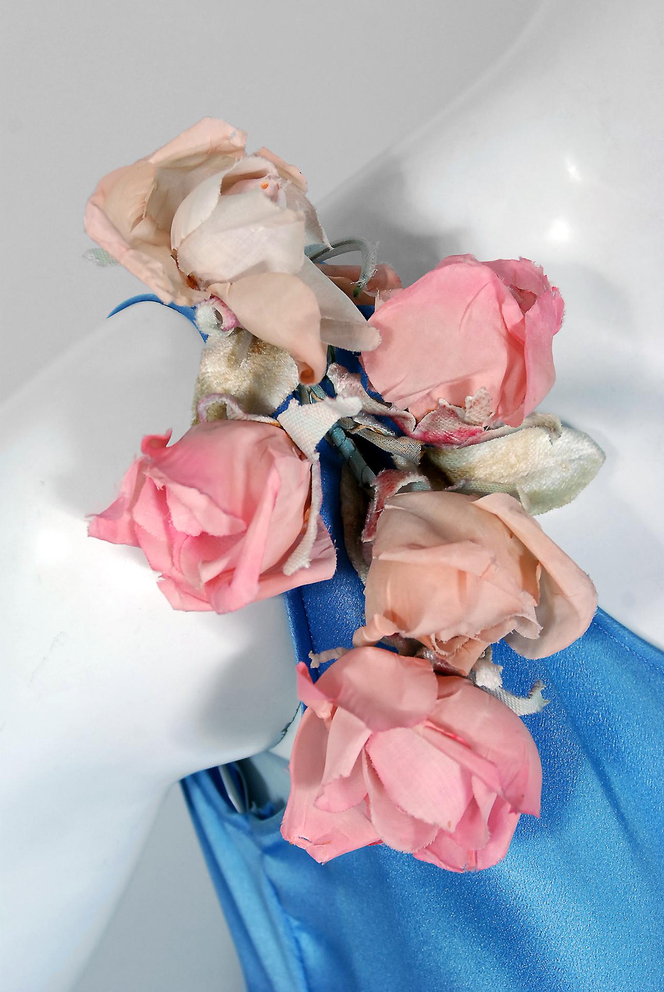 1920's French Blue Satin & Tulle Rose Applique Robe De Style Flapper Deco Dress In Excellent Condition In Beverly Hills, CA