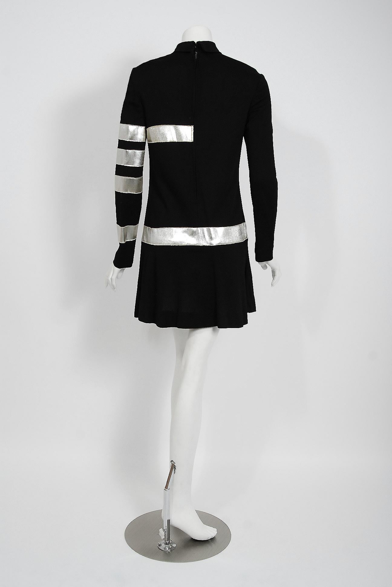 1960's Michael Mott for Paraphernalia Silver Mod Arrows Black Jersey Mini Dress In Excellent Condition In Beverly Hills, CA