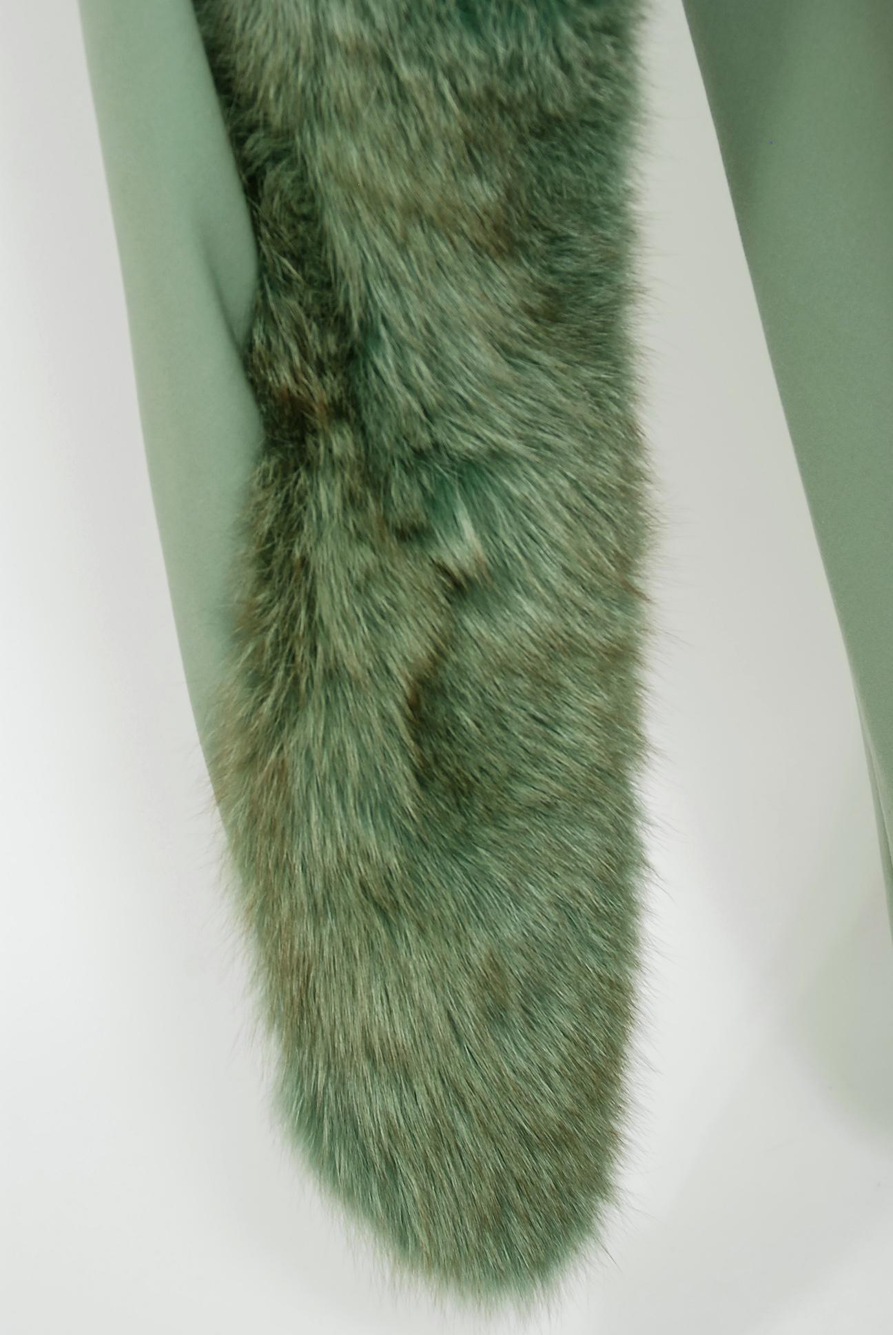 Pauline Trigere - Robe asymétrique vintage en crêpe vert écume de mer et enveloppe en fourrure, années 1960 en vente 2