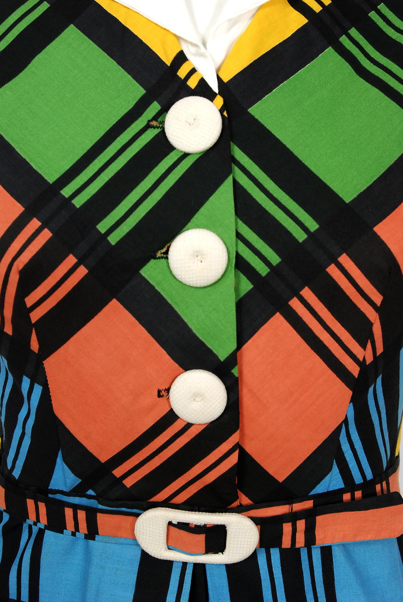 1940's Rainbow Plaid Print Cotton Button-Down Belted Swing Dress w/ Tags  im Zustand „Hervorragend“ in Beverly Hills, CA
