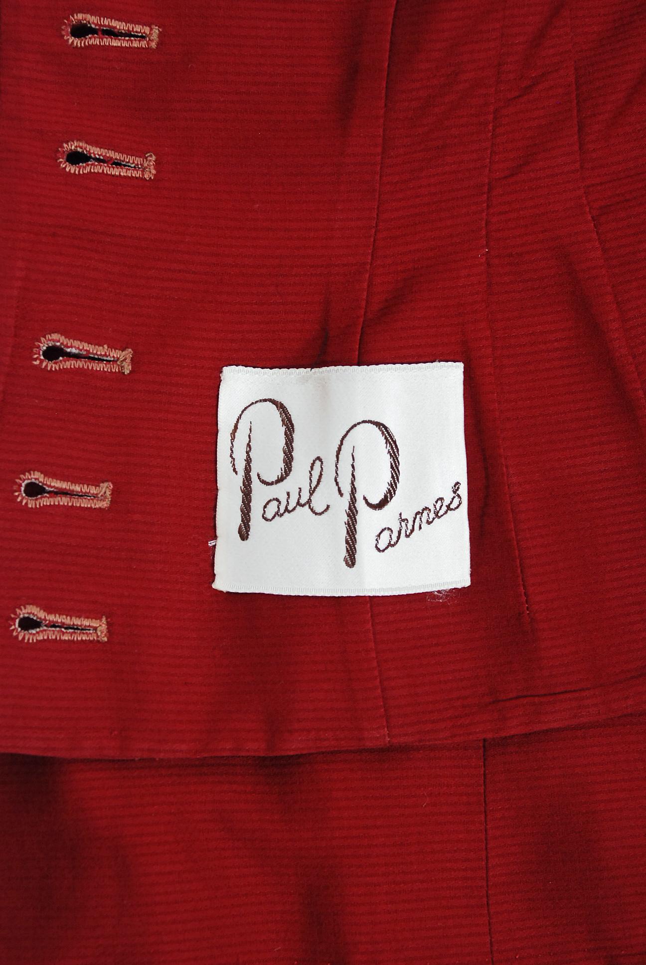 1940er Paul Parnes Burgunderfarbenes Kleid mit Knopfkragen und Gürtel aus strukturierter Baumwolle Ensemble 3