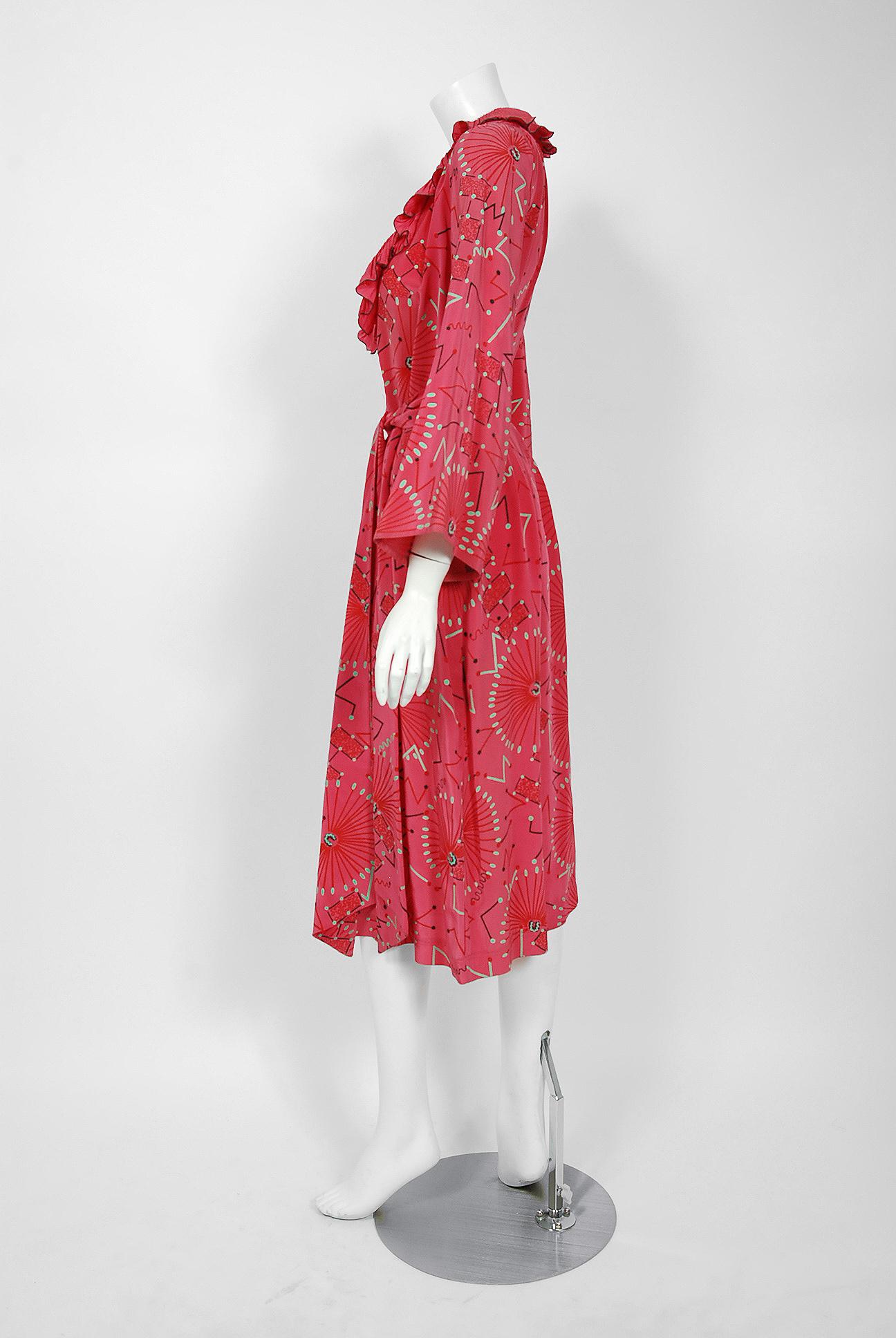 1976 Zandra Rhodes Mexican Turnaround Print Rayon Low-Cut Plunge Belted Dress 2