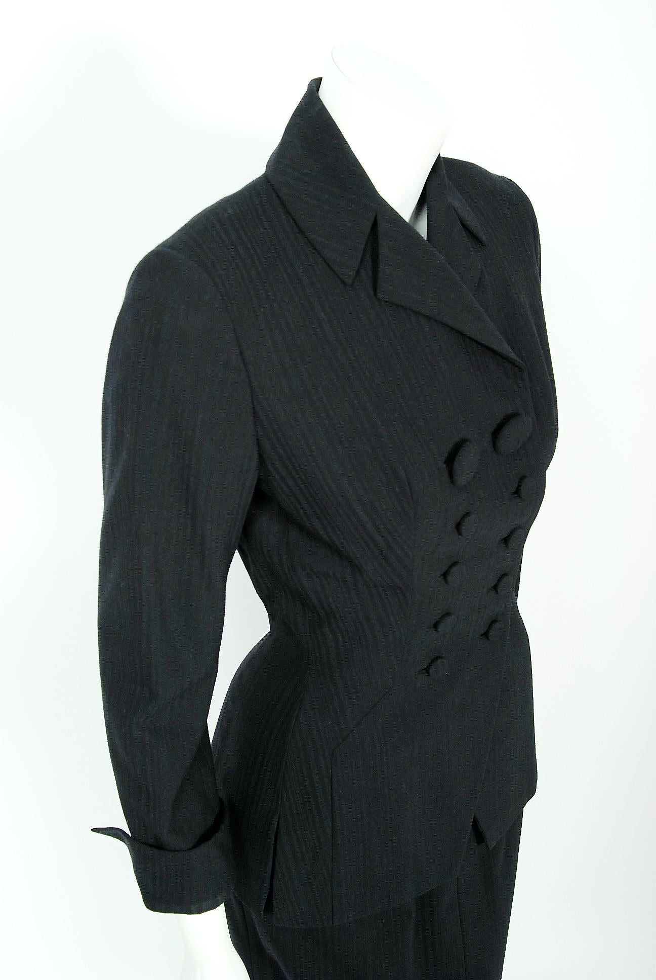 1940er Irene Lentz Couture Grauer doppelreihiger Gabardine-Anzug mit Nadelstreifen und Jacke im Zustand „Hervorragend“ in Beverly Hills, CA