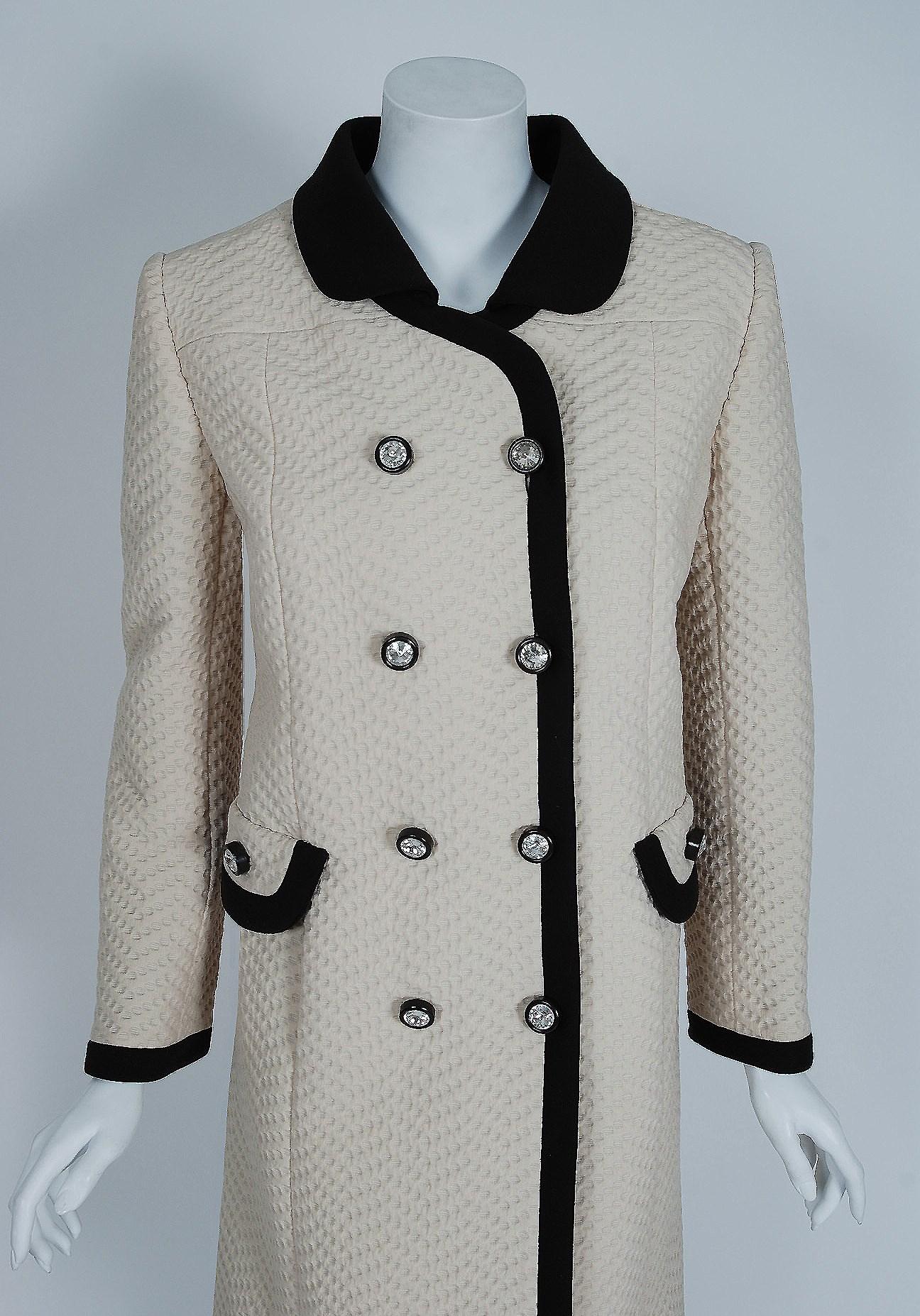 Stunning 1960's Ognibene Zendman Italian designer coat fashioned in the most fabulous crème & black waffle silk-pique. Founded in 1965, the Ognibene Zendman couture house was known for designing elegant, clean and tailored creations using muted