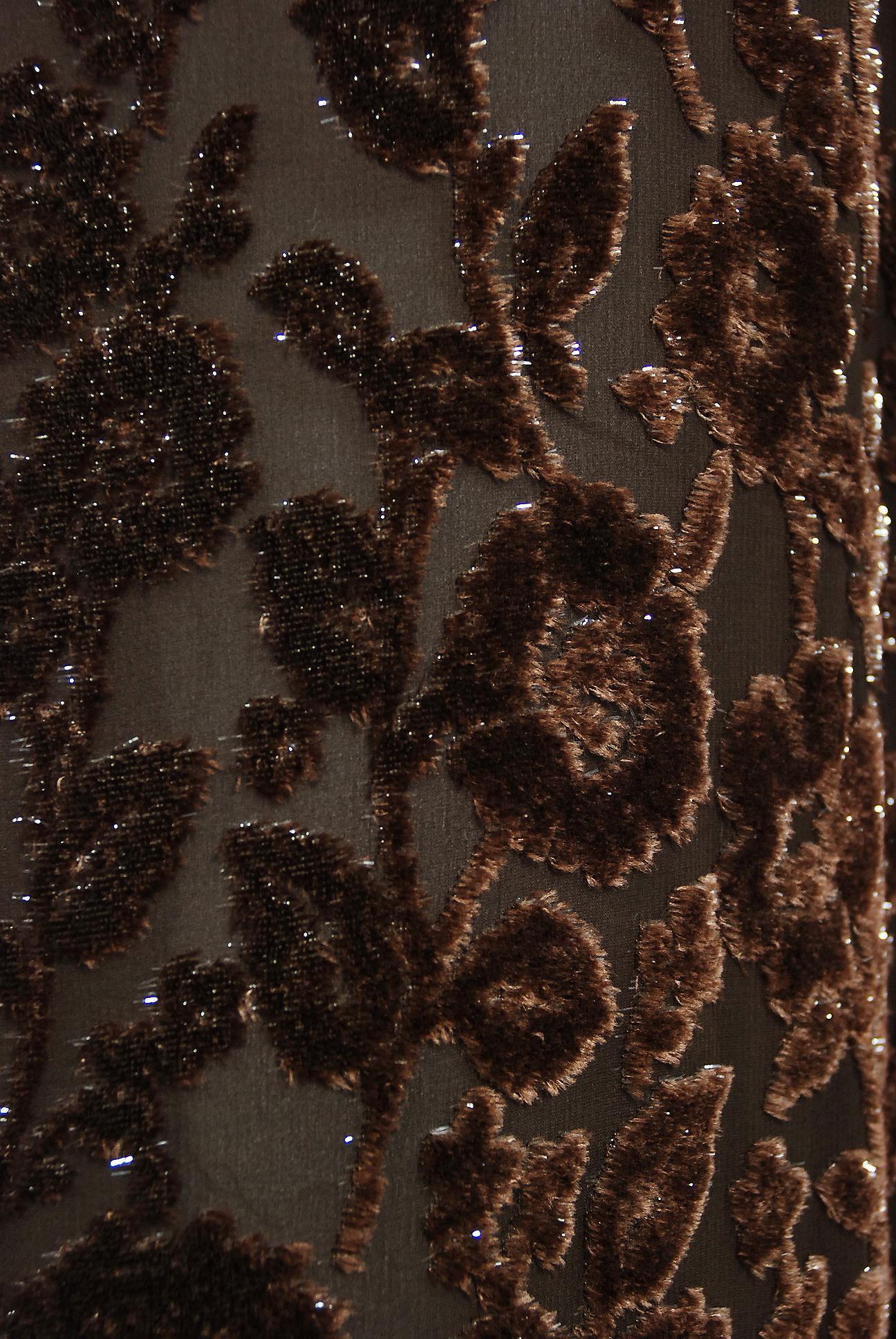 1969 Christian Dior Haute-Couture Brown Floral Flocked Silk Kimono Sleeve Gown Damen