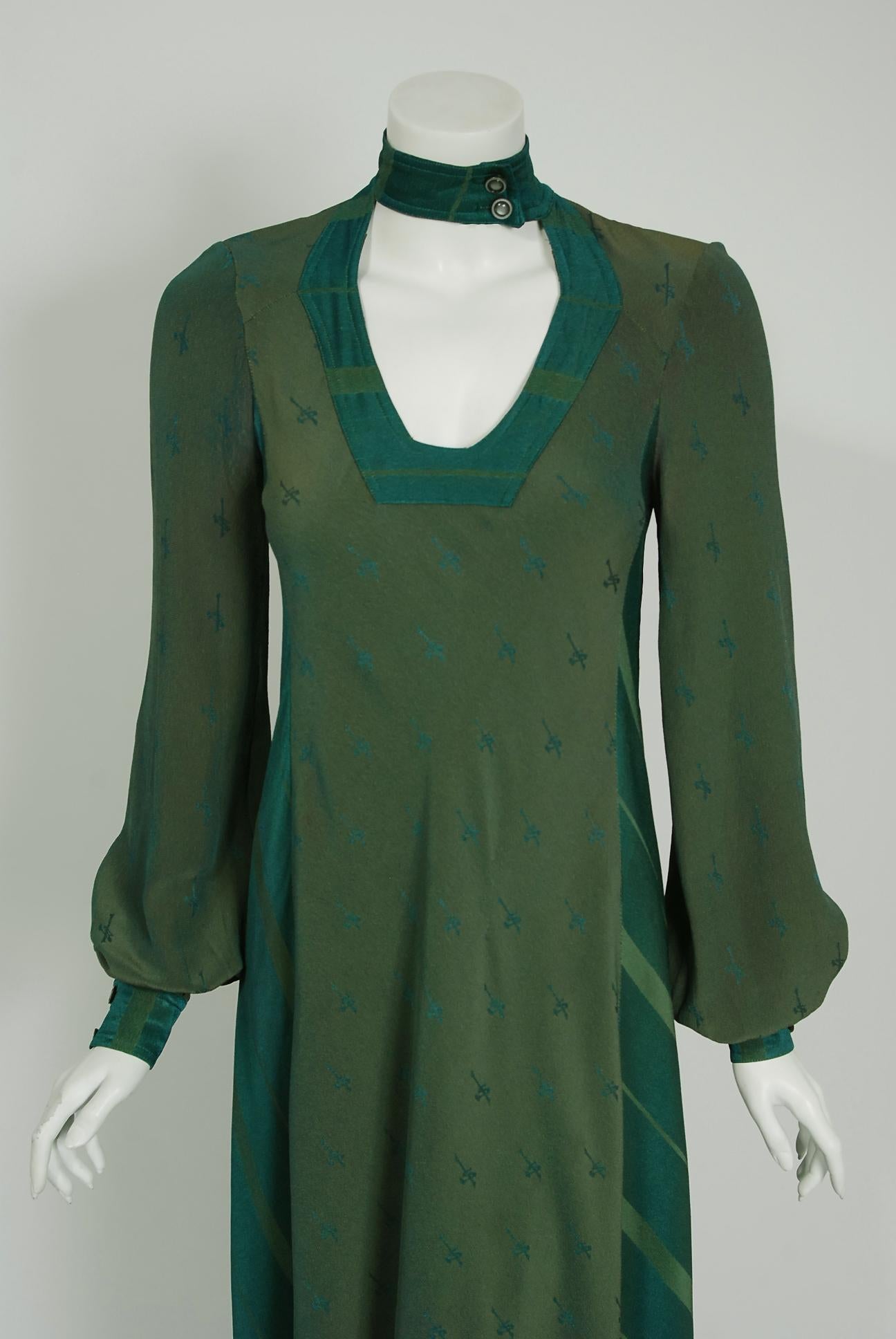 Breathtaking hunter green maxi dress by the famous Alice Pollock British label. Pollock is known for starting Quorum, a London boutique and manufacturing business, in 1964. The following year she was joined in the business by Ossie Clark and Celia