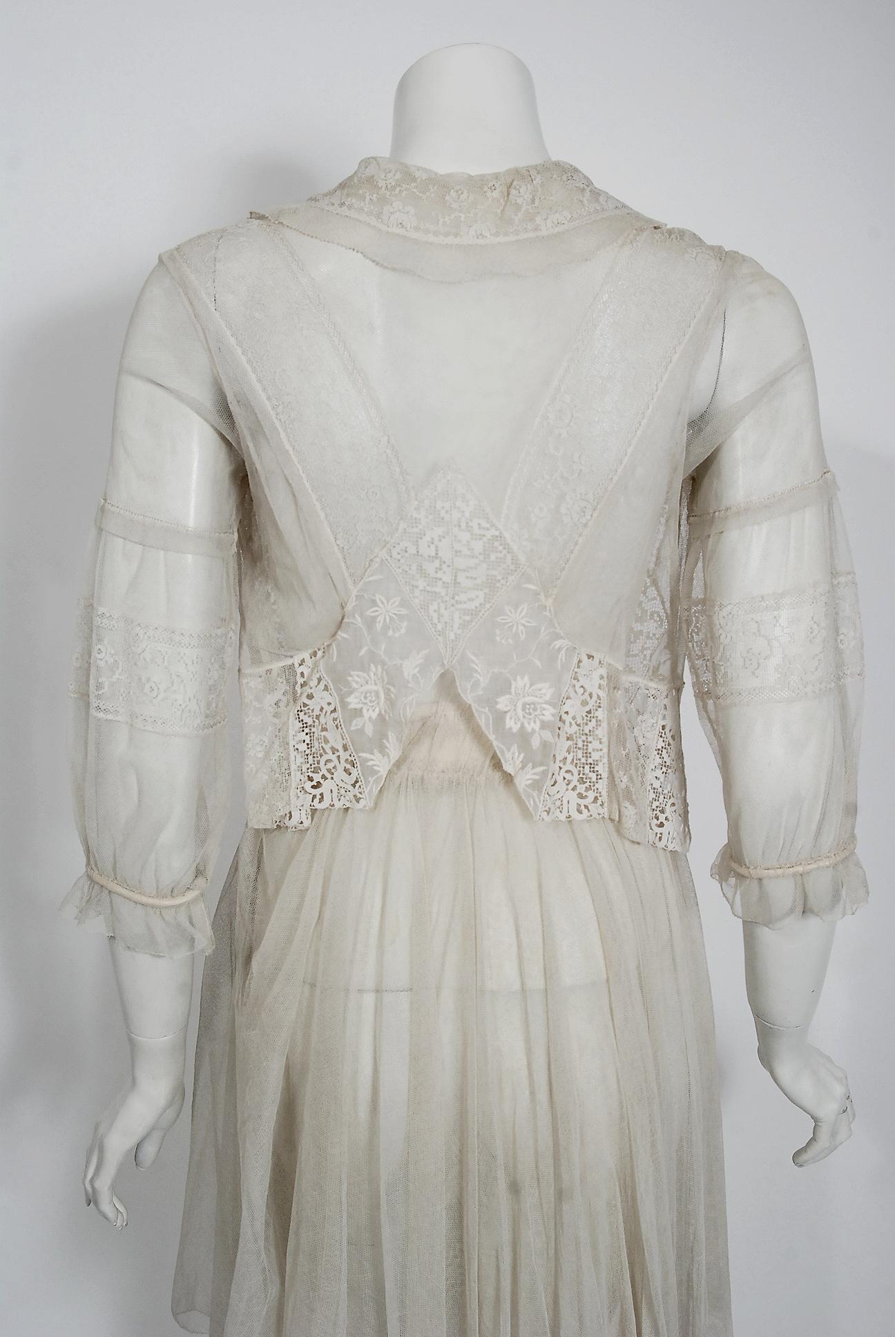 Robe de mariée vintage à volants en dentelle et tulle couleur ivoire, brodée de fleurs et transparente, années 1910  en vente 3