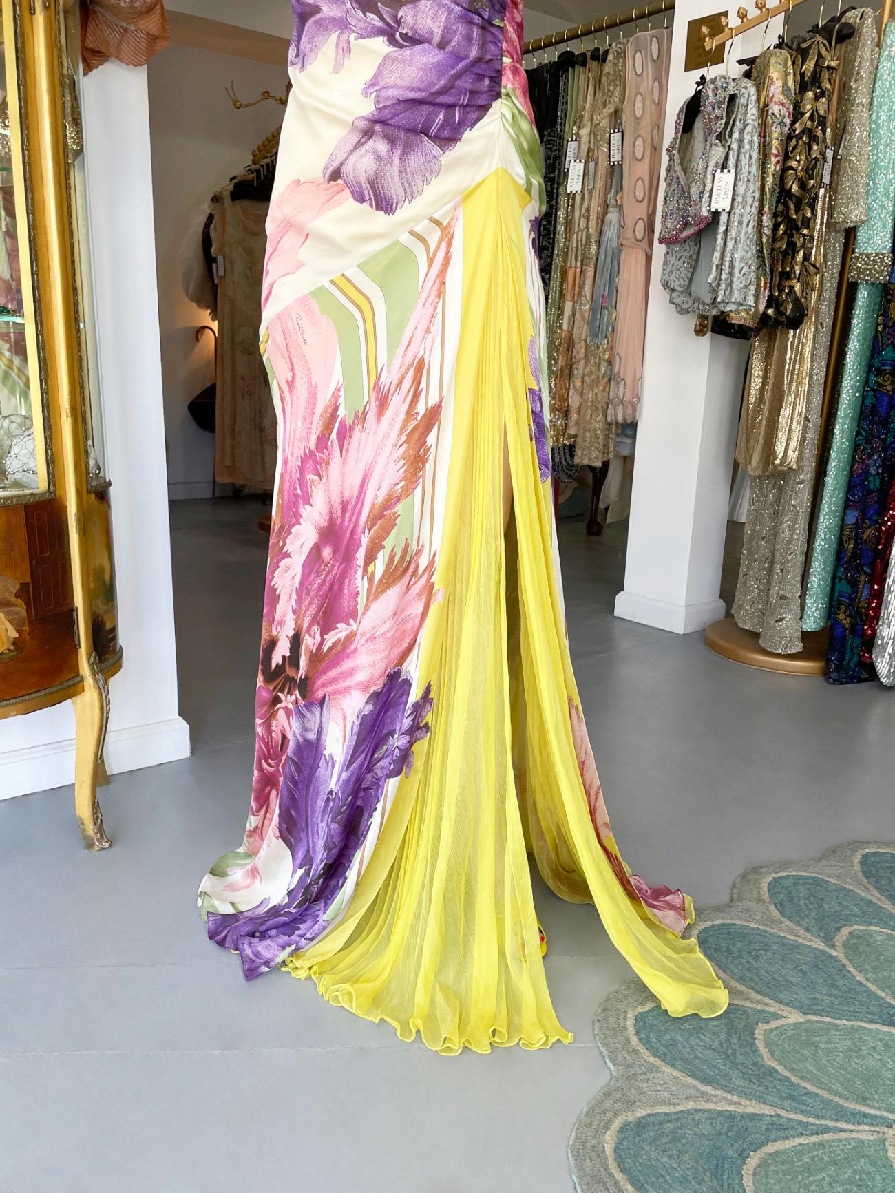Rare 2005 Roberto Cavalli Large-Scale Floral Silk Bustier High-Slit Gown & Shawl In Good Condition For Sale In Beverly Hills, CA