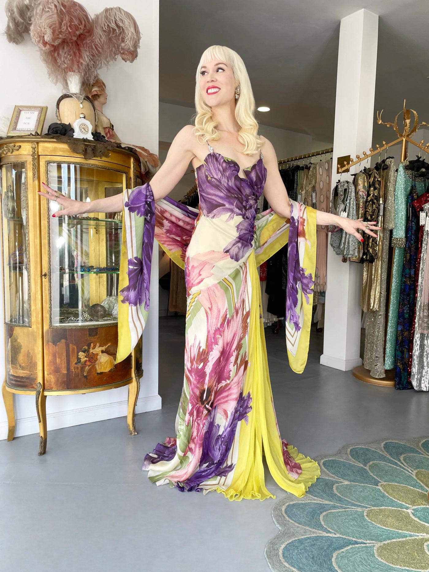 A highly coveted and breathtakingly beautiful Roberto Cavalli colorful large-scale floral print silk bustier floor-length gown and matching shawl dating back to his 2005 spring/summer collection. Roberto Cavalli has made a career out of dressing