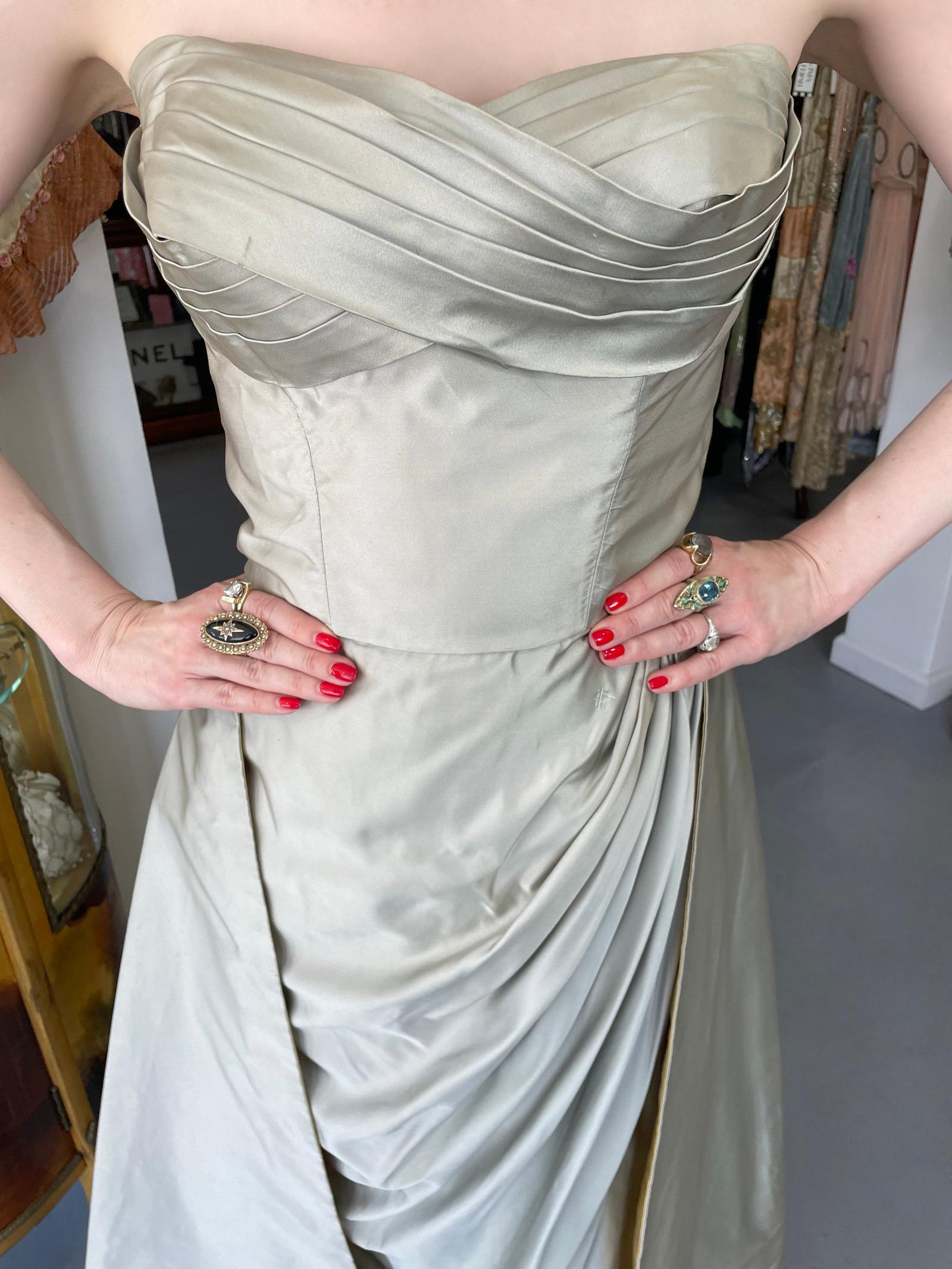  Anne Verdi Couture 1950 - Robe à jupe en soie bleu glacier avec bustier froncé Pour femmes 
