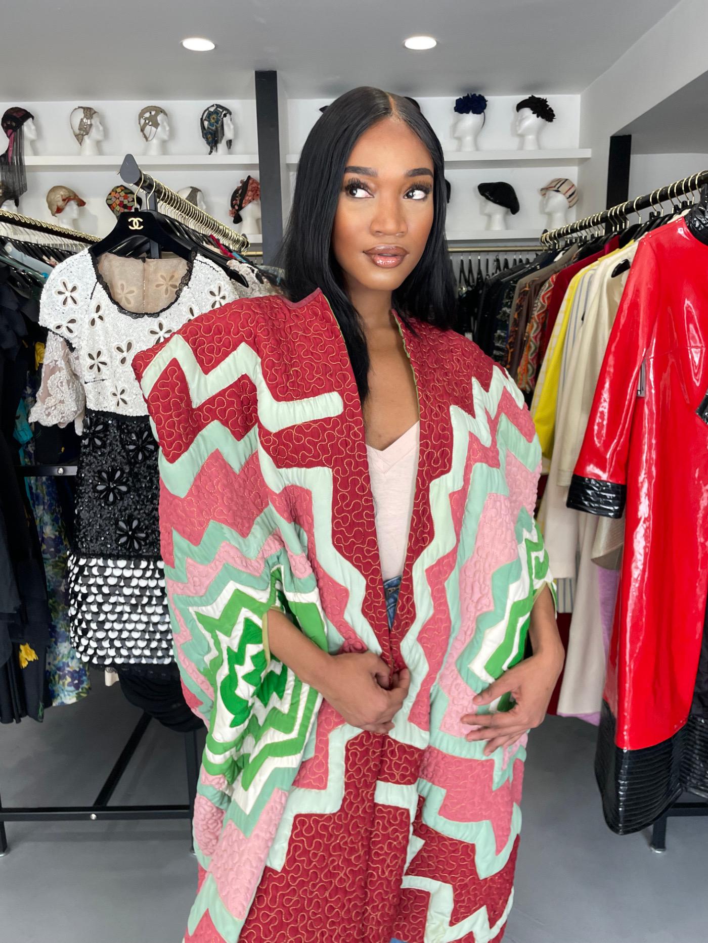 1980's Michaele Vollbracht Couture Iconic Metallic Embroidered Graphic Silk Cape In Good Condition For Sale In Beverly Hills, CA
