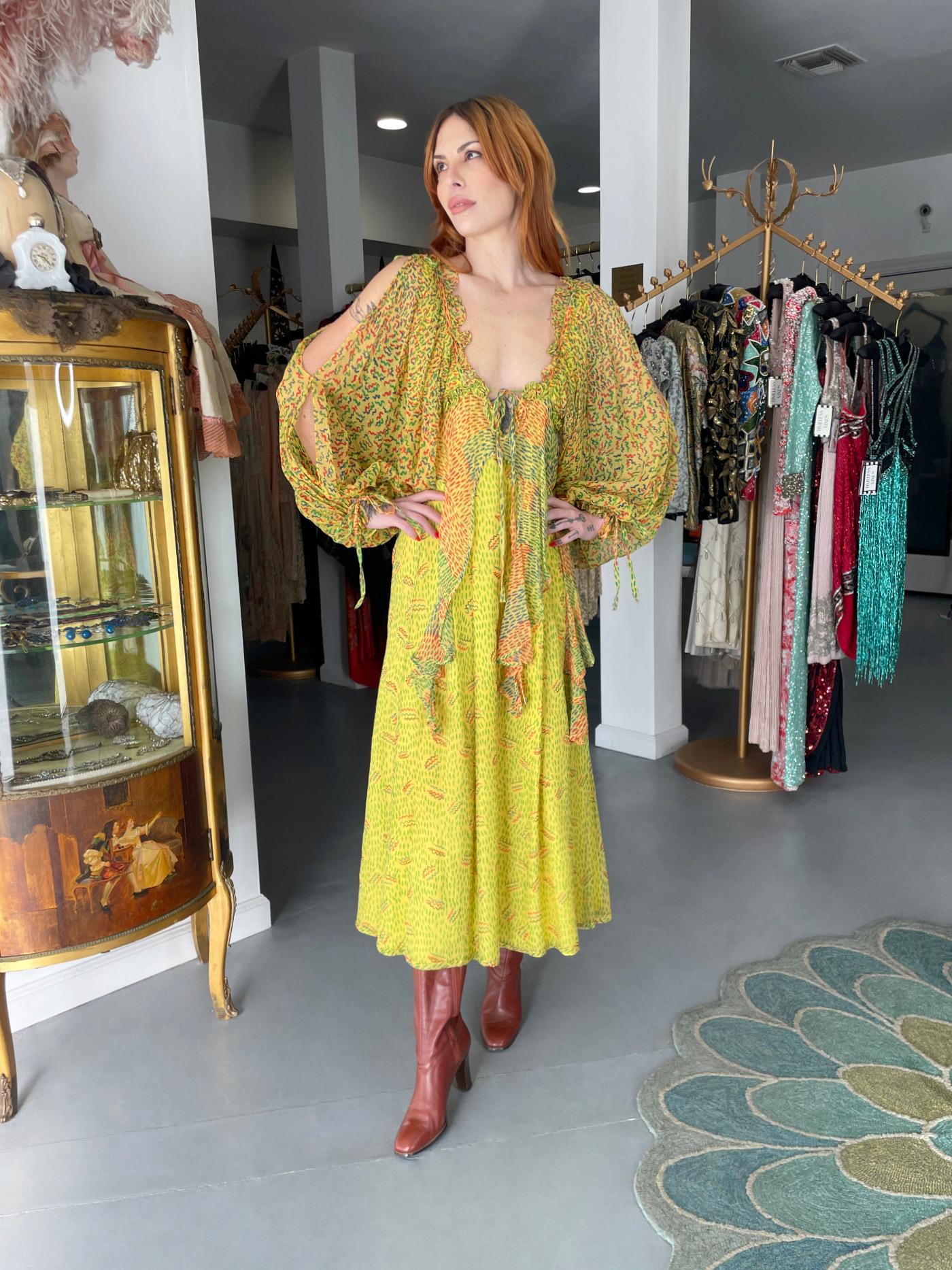 1971 Ossie Clark Yellow Celia Birtwell Print Silk Cut-Out Sleeves Bohemian Dress For Sale 2