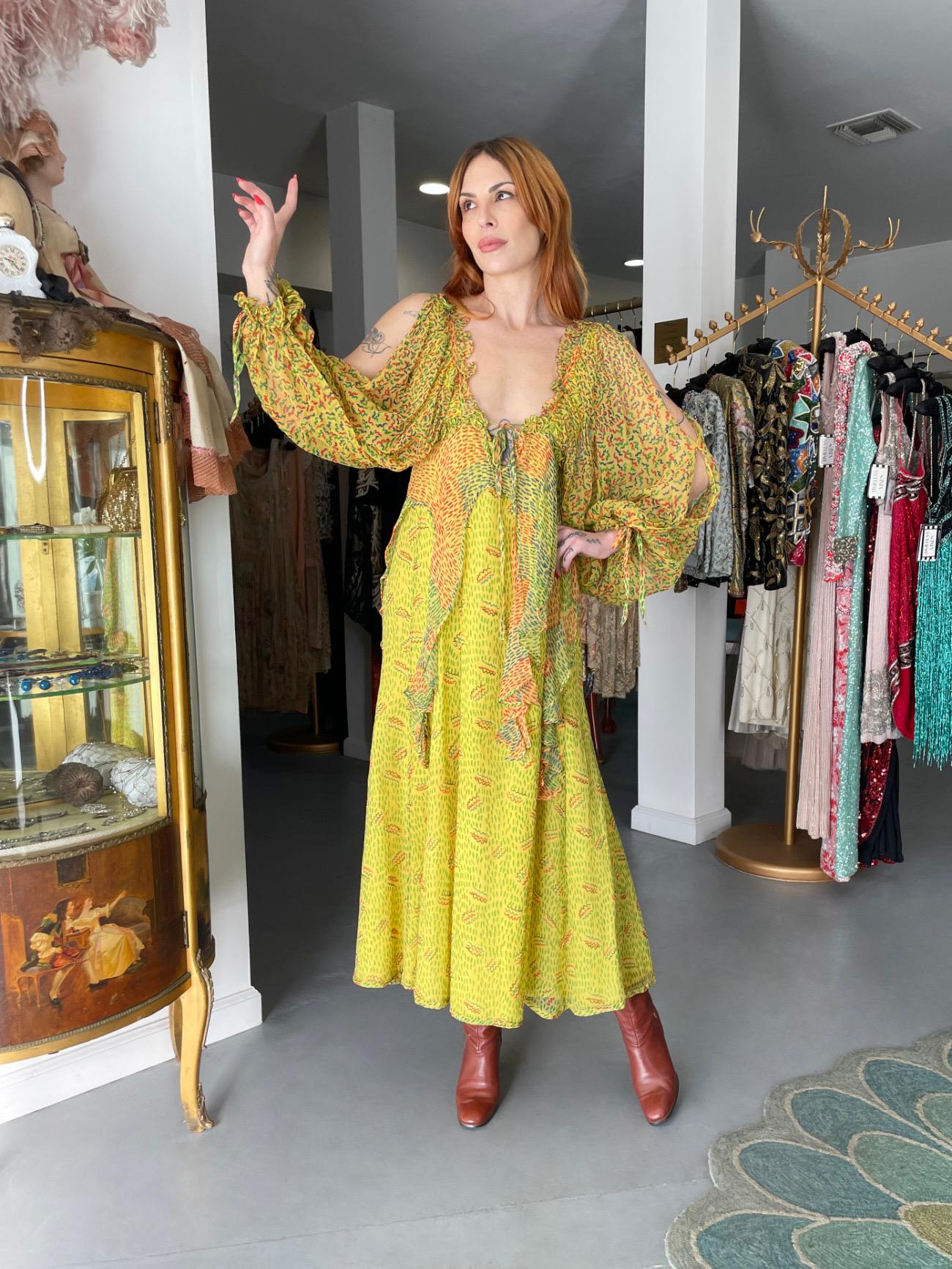 1971 Ossie Clark Yellow Celia Birtwell Print Silk Cut-Out Sleeves Bohemian Dress For Sale 16