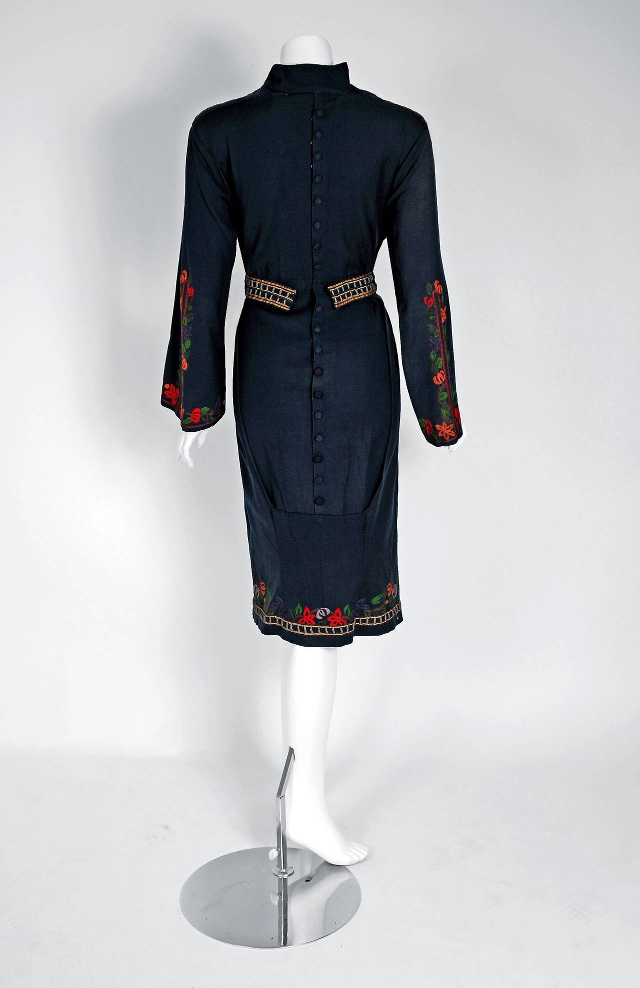 Women's Colorful Bird-Garden Novelty Embroidered Cotton Bohemian Ethnic Dress, 1920s 