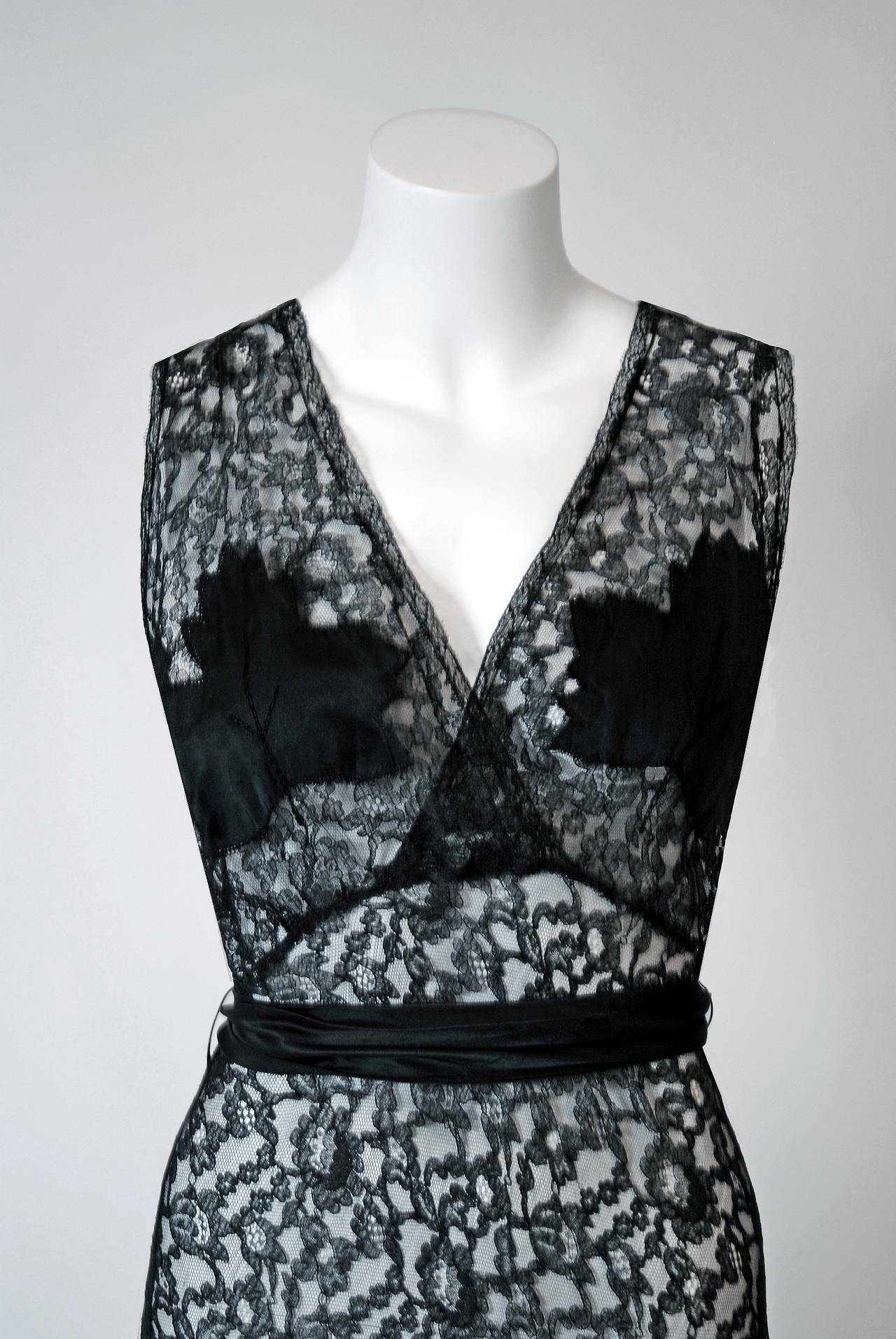 1940's Seductive Leaf-Applique Novelty Black Lace Bias-Cut Nightgown ...