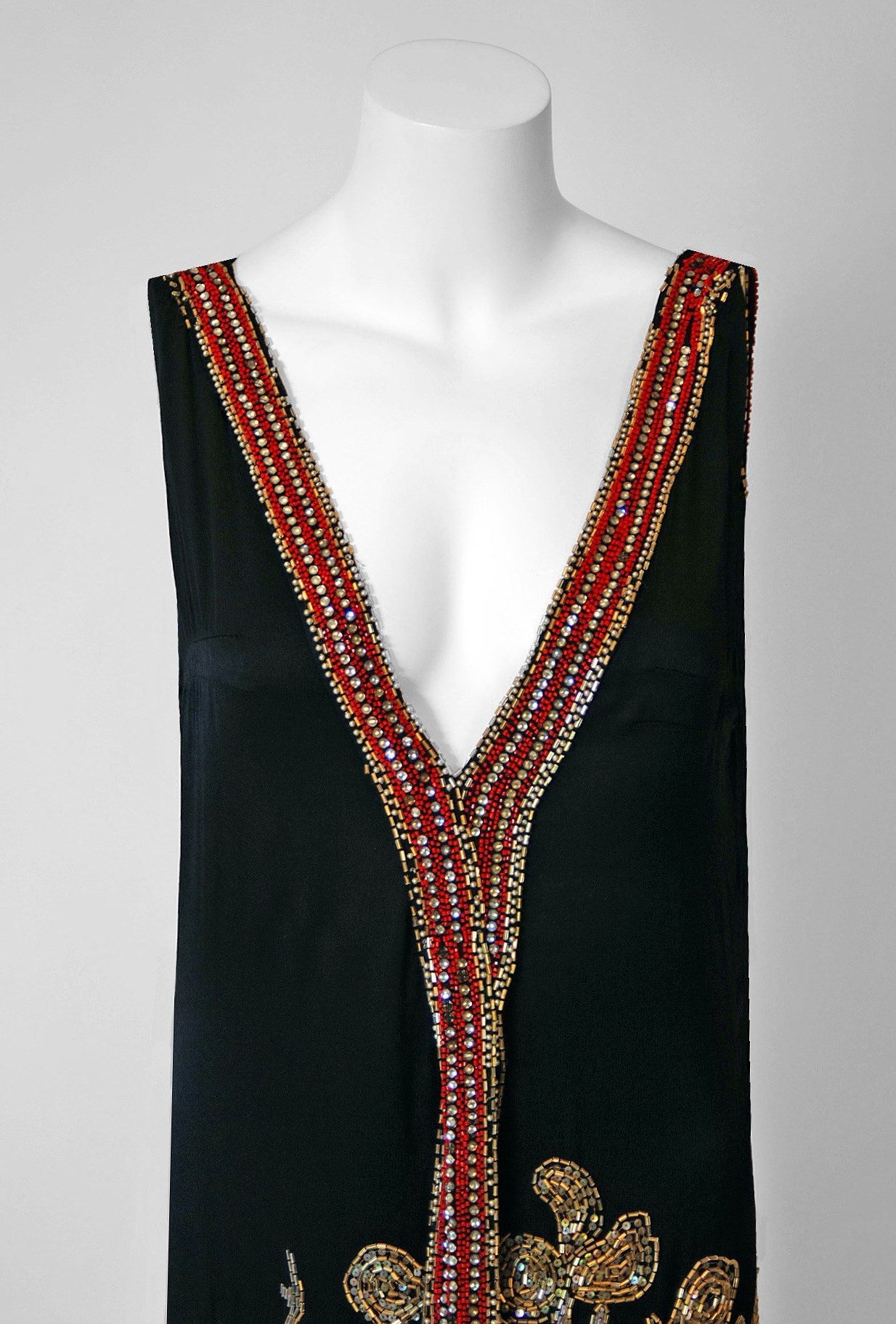 1920's Asian-Garden Scenic Beaded Sequin Deco Silk Flapper Fringe Couture Dress In Excellent Condition In Beverly Hills, CA