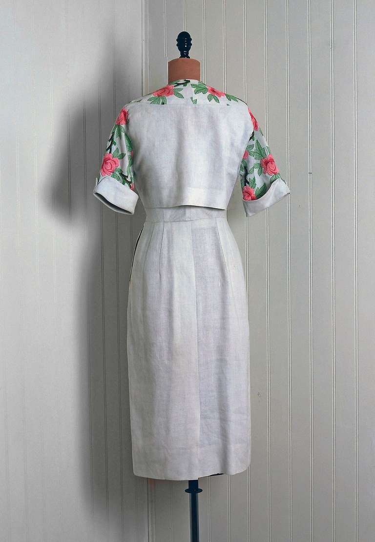 1950's Embroidered Pink-Roses Linen Wiggle Shelf-Bust Dress With Bolero In Excellent Condition In Beverly Hills, CA