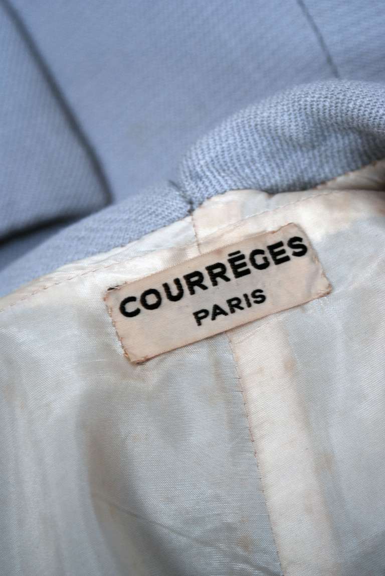 1968 Courreges Couture Documented Gray Scalloped Mod Mini Dress en laine 2