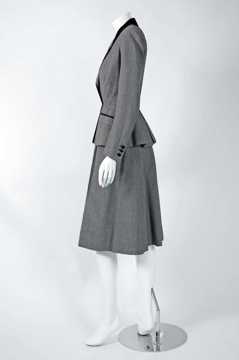 1950 Christian Dior Haute-Couture Noir & Laine blanche Costume New-Look Excellent état à Beverly Hills, CA