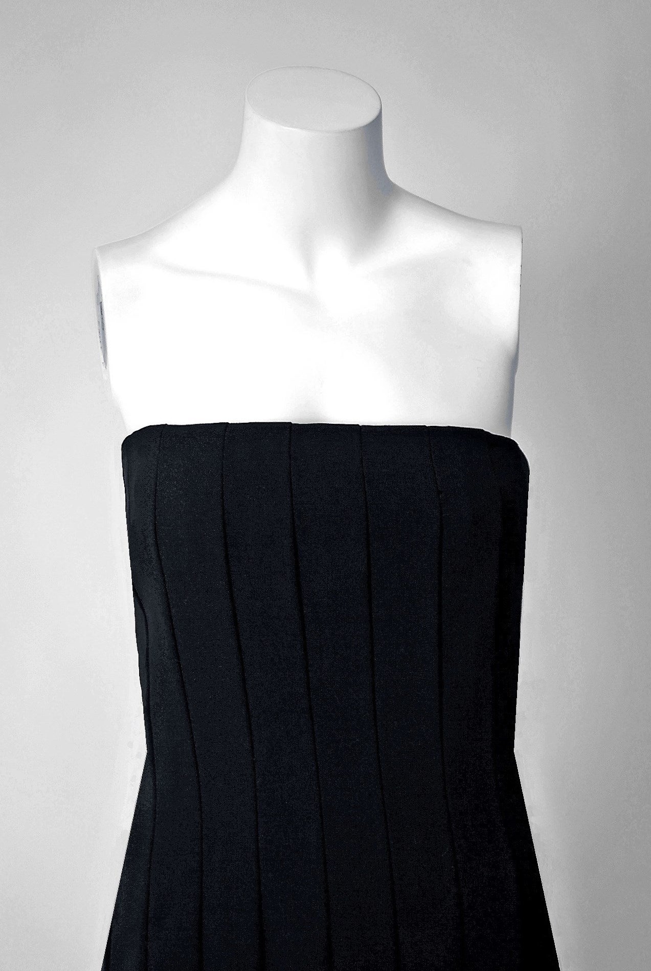 1990's Bill Blass Strapless Black Crepe Carwash Pleated Cocktail Dress In Excellent Condition In Beverly Hills, CA