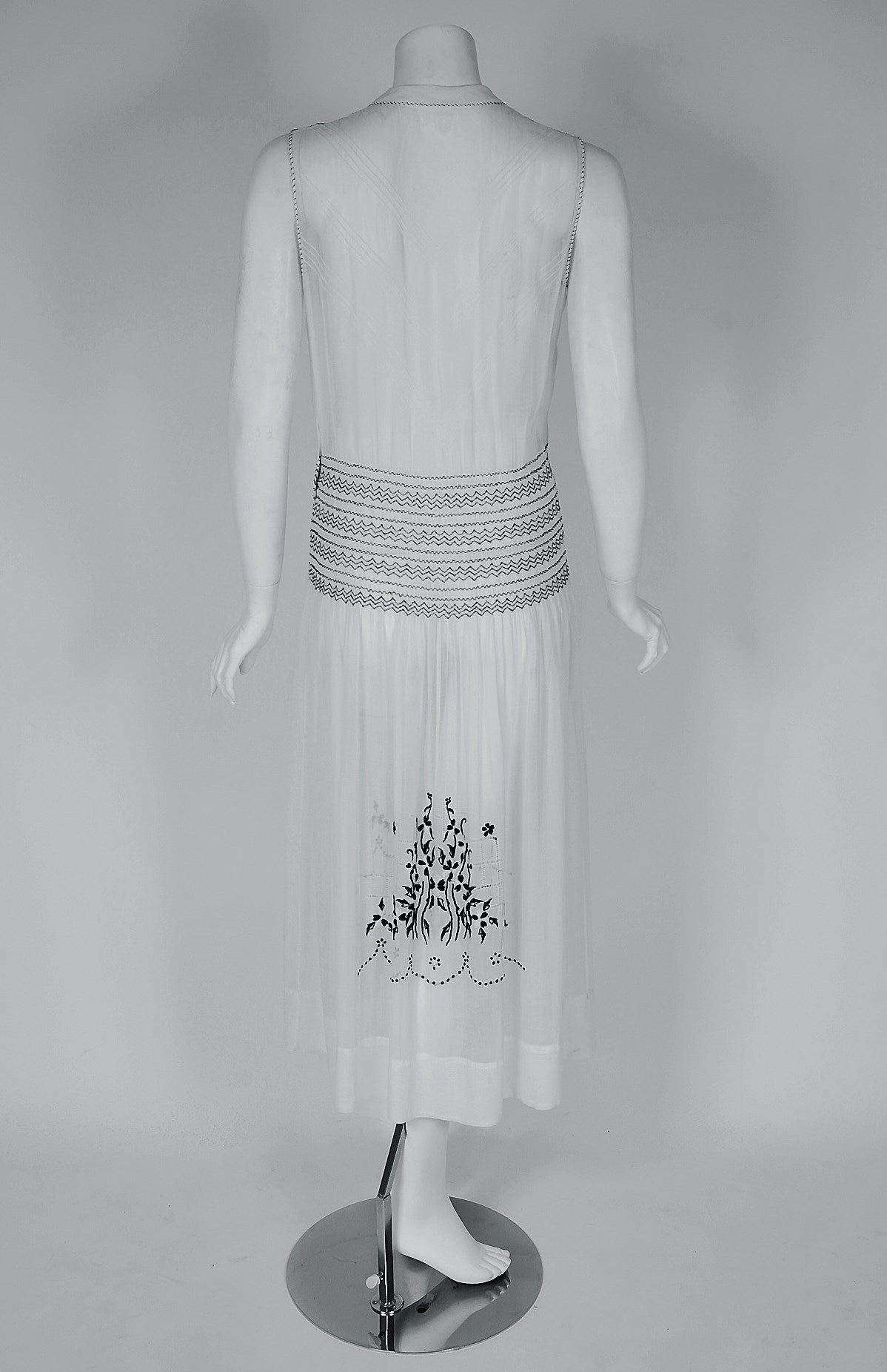 1920's Bohemian Embroidered White-Cotton Smocked Flapper Peasant Day Dress 2
