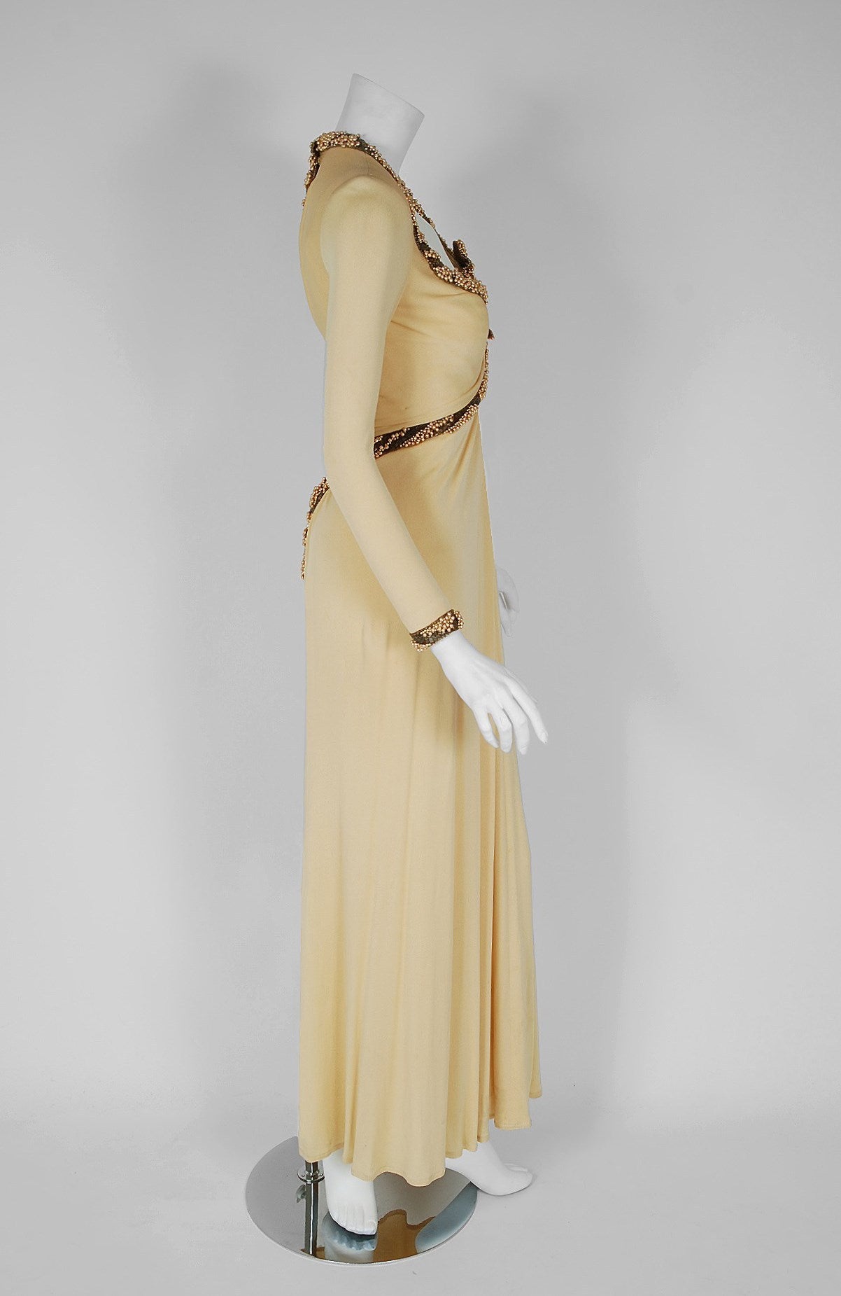 1970's Bob Mackie Pale-Yellow Beaded Silk-Jersey Plunge Hourglass Goddess Gown In Excellent Condition In Beverly Hills, CA