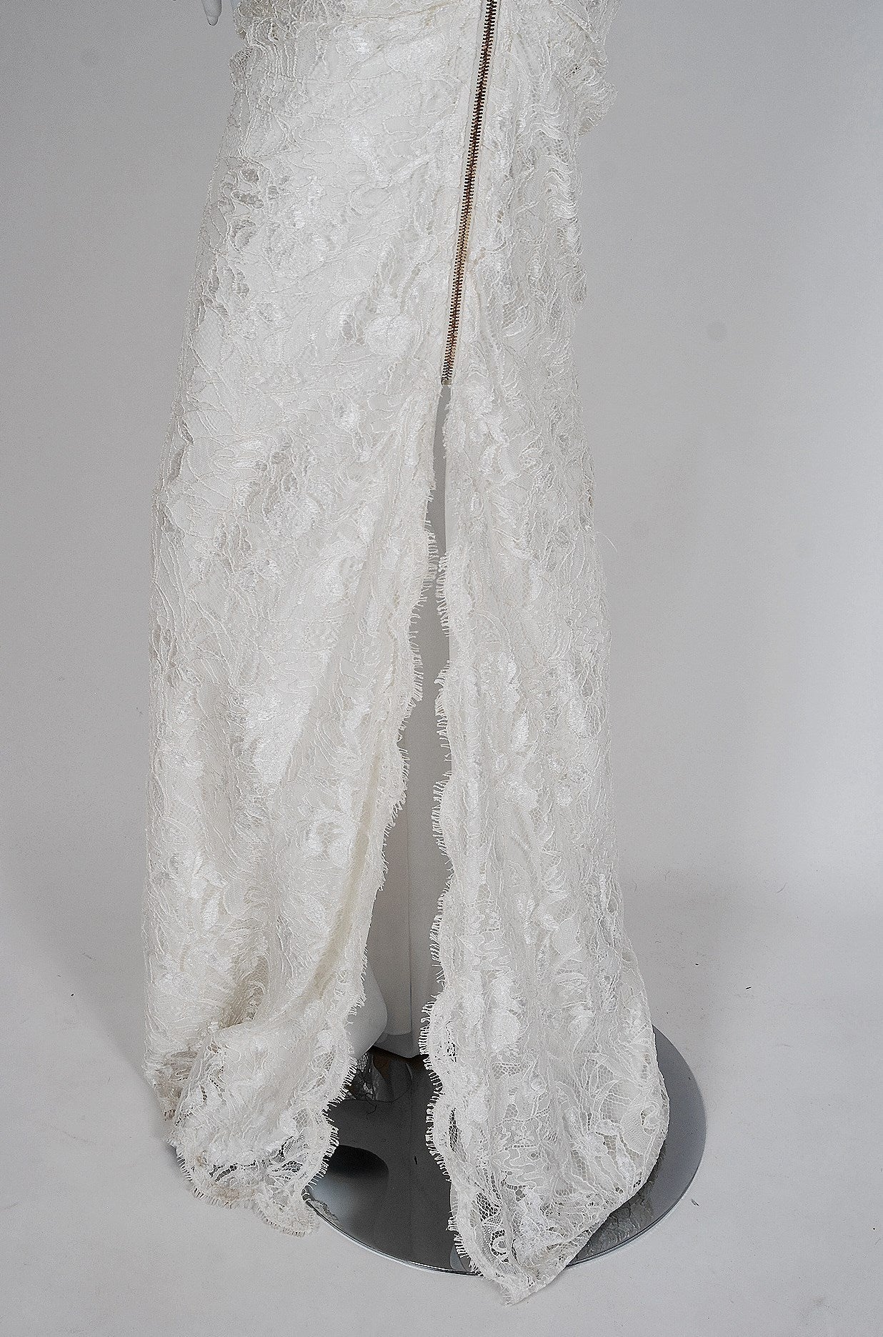 2010 Emilio Pucci Couture White Lace Asymmetric One-Shoulder Goddess Gown 1