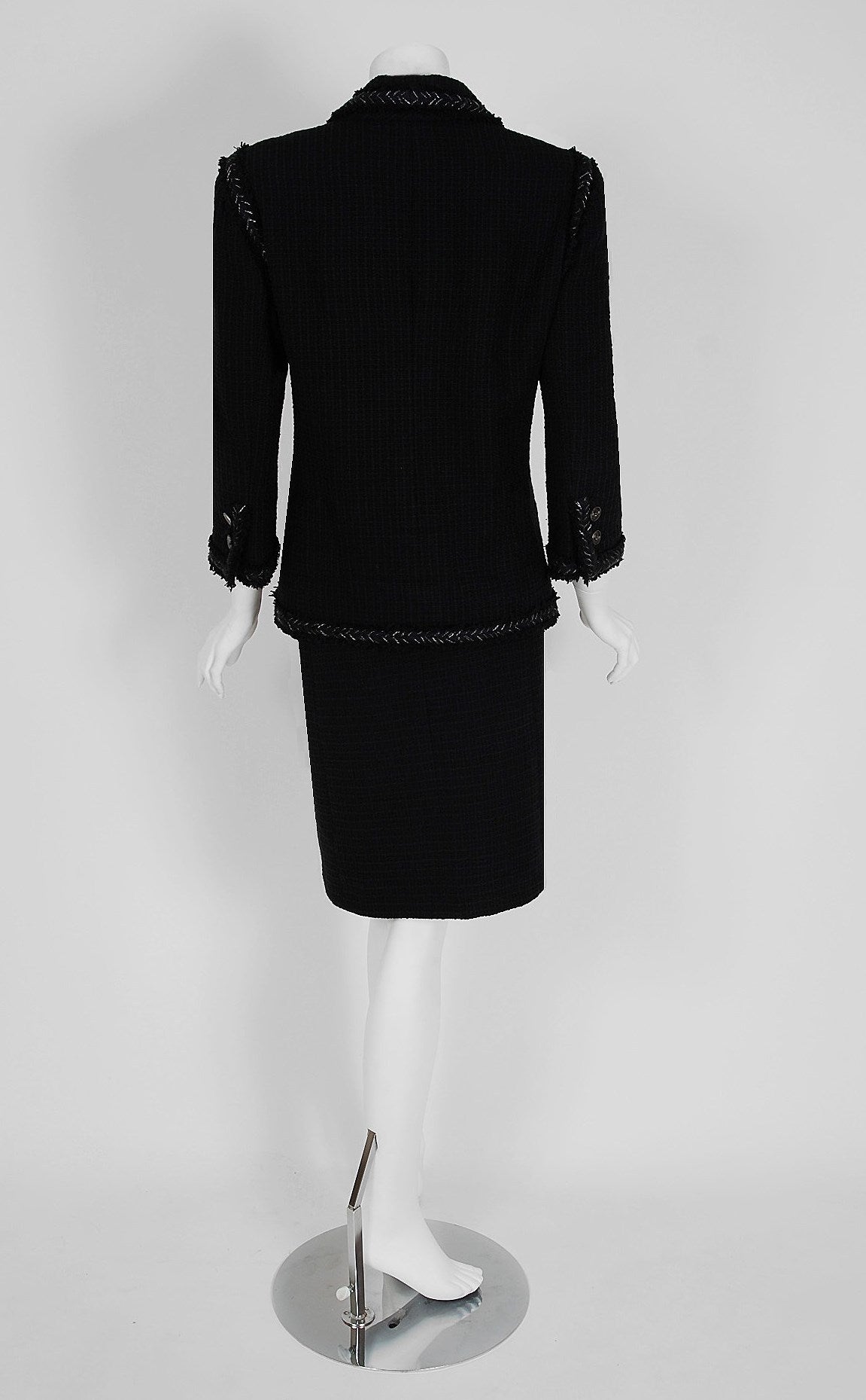 2008 Chanel Runway Black Boucle-Wool Pockets Fringe Trim Jacket Skirt Suit 2