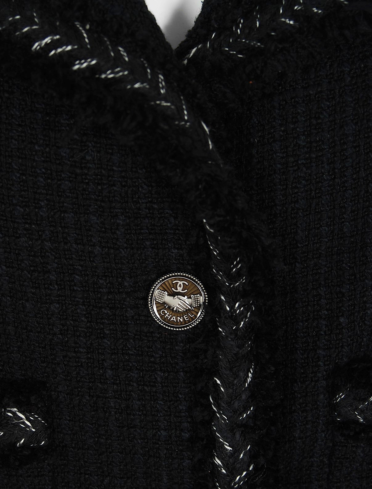 2008 Chanel Runway Black Boucle-Wool Pockets Fringe Trim Jacket Skirt Suit In Excellent Condition In Beverly Hills, CA