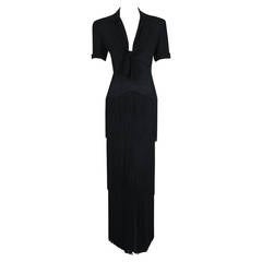 robe de soirée Jean Carol 1940 en rayonne-crépe noire:: plongeante:: à sablier et à franges:: de couleur noire