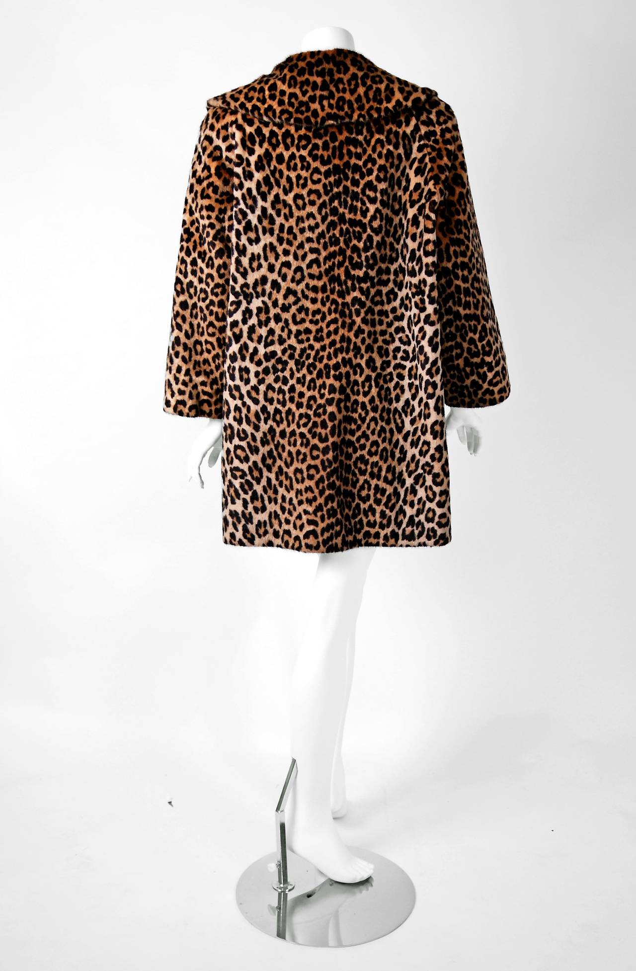 1960's Gorgeous Leopard Animal-Print Faux Fur Belted Trench Coat Jacket In Excellent Condition In Beverly Hills, CA