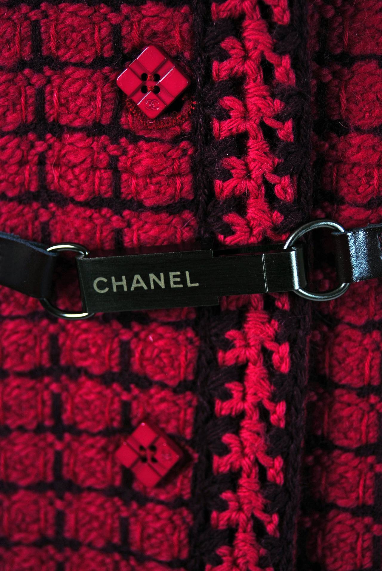 2000 Chanel Raspberry & Black Plaid Belted Boucle-Wool Jacket Coat In Excellent Condition In Beverly Hills, CA