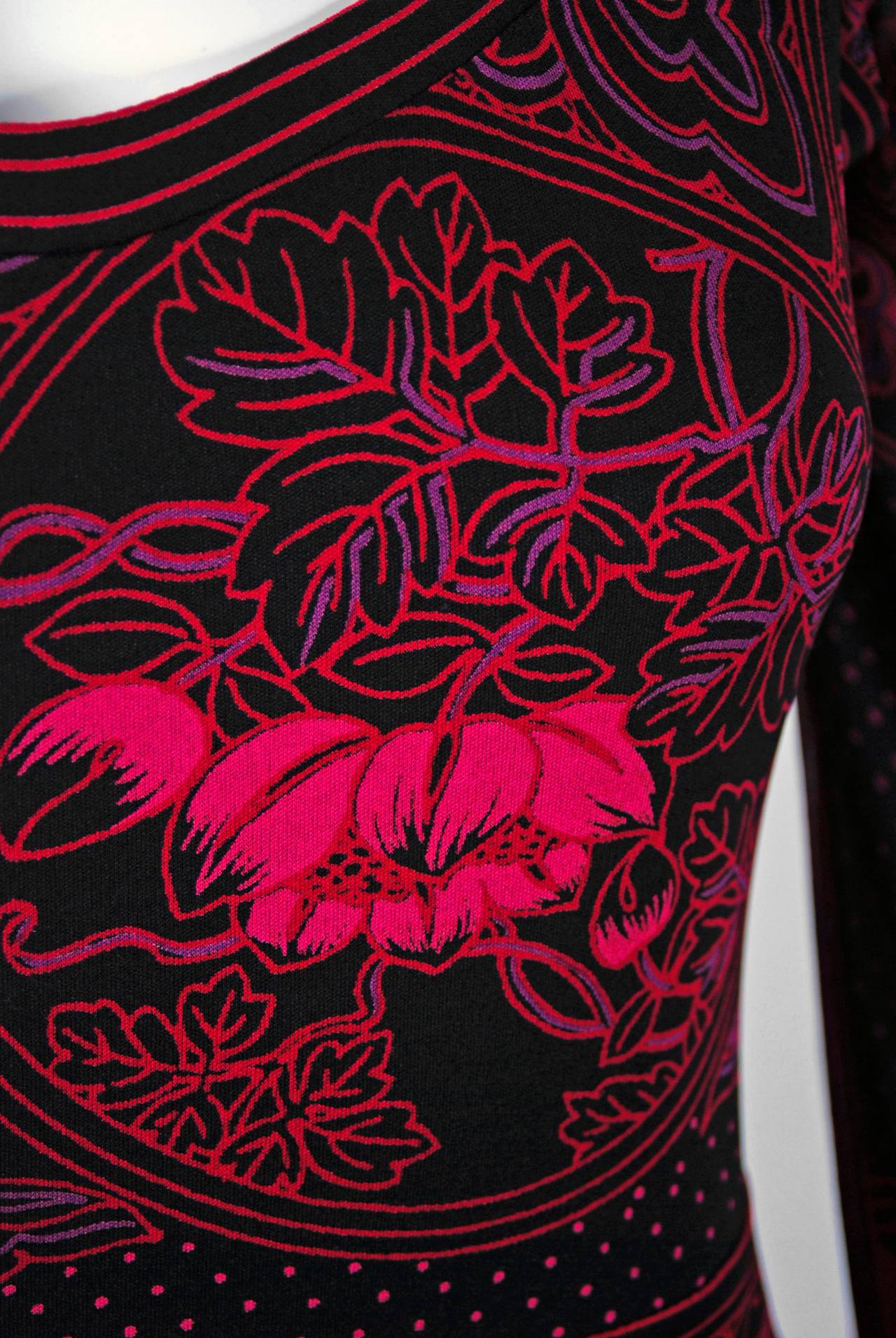 1970's Leonard Fuchsia-Pink & Black Print Silk Angel-Sleeve Maxi Dress Gown In Excellent Condition In Beverly Hills, CA