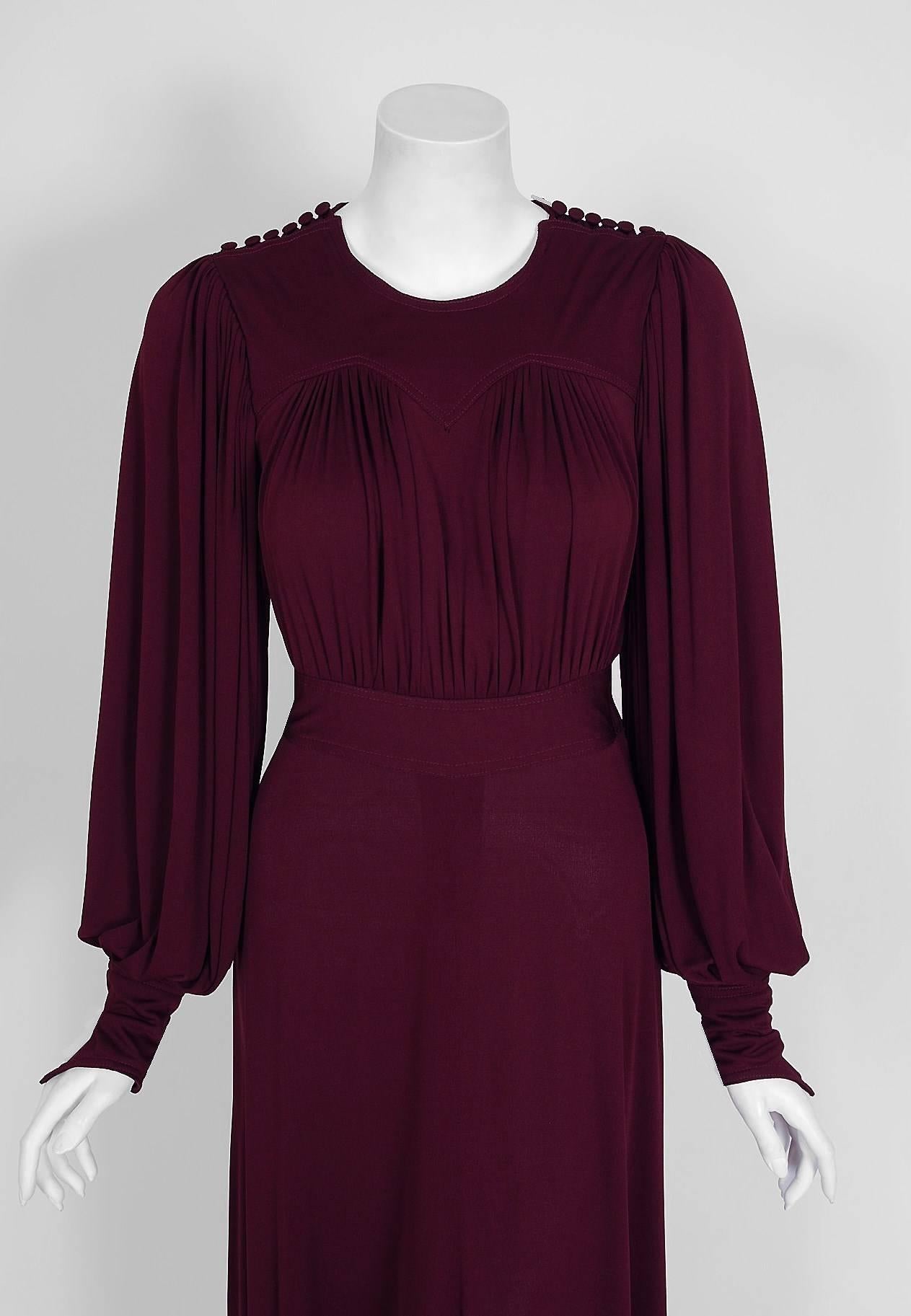 A captivating plum purple silk-jersey Quorum dress that is both timeless and chic. Founded by Alice Pollock and Ossie Clark, Quorum was one of the most popular London boutiques of the 1960's. This garment is so unique with its ruched sweetheart and