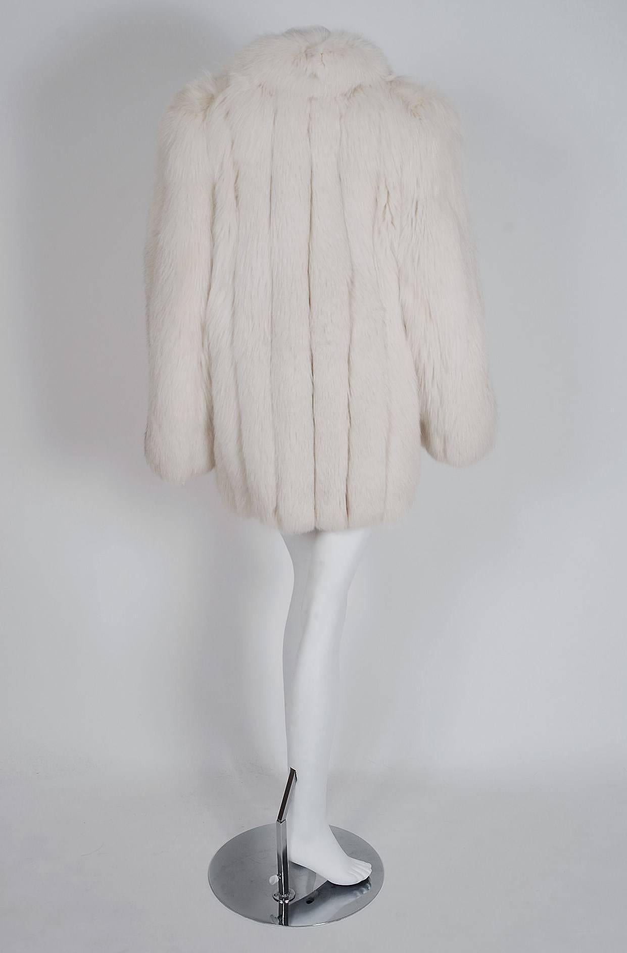 1970's Rosoff Couture Ivory-White Arctic Fox Fur Wide-Collar Chubby Coat Jacket In Excellent Condition In Beverly Hills, CA