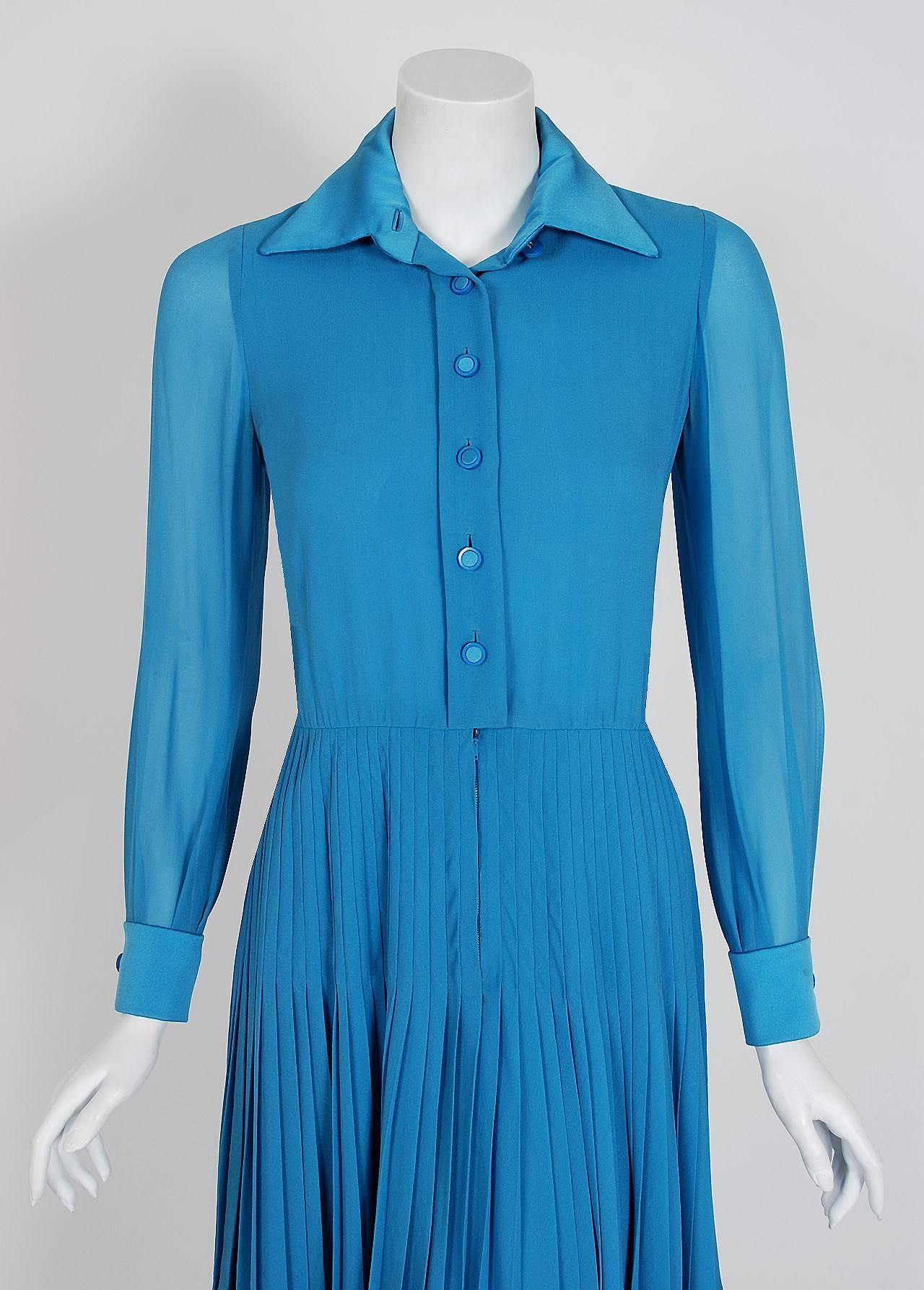 Vintage 1974 Valentino Couture Turquoise-Blue Chiffon Pleated Swing Shirtdress In Good Condition In Beverly Hills, CA