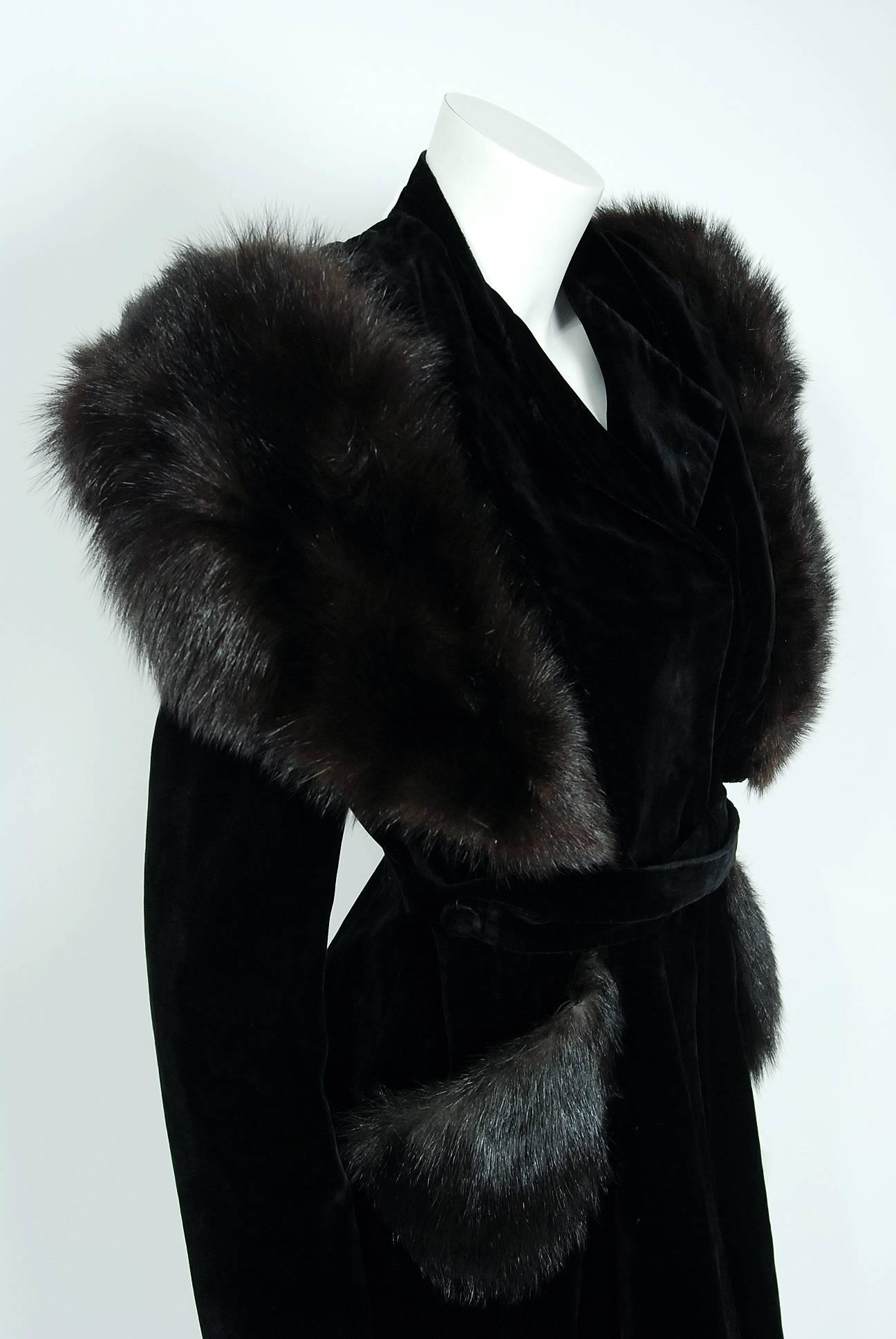 French Black Velvet and Genuine Fox Fur Belted Princess Coat Jacket, 1940s  In Excellent Condition In Beverly Hills, CA