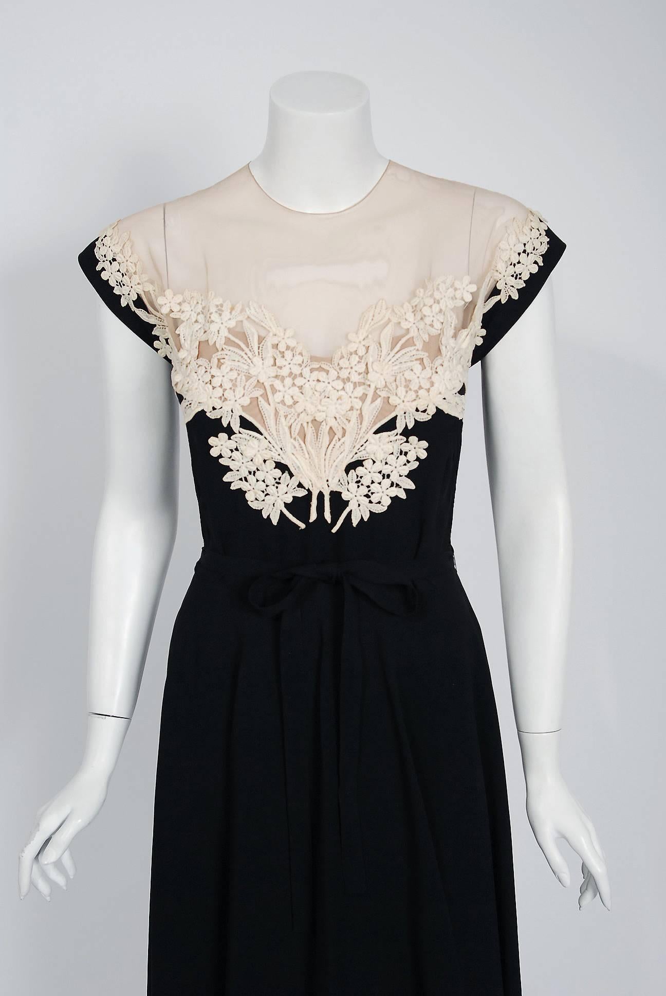 An amazing and highly stylized 1940's silk rayon swing dress by the famous American designer Peggy Hunt. Starting in the 1930's through the early 1960's, she was immensely successful with her specialized cocktail and evening dresses. Her garments