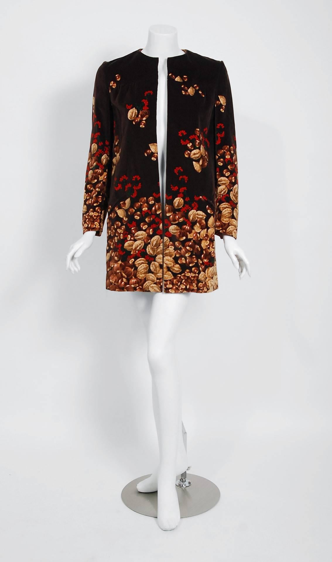 Valentino Neuheit Acorn Print Samt Swing Jacke & Maxi Rock Set 1977 im Zustand „Gut“ im Angebot in Beverly Hills, CA