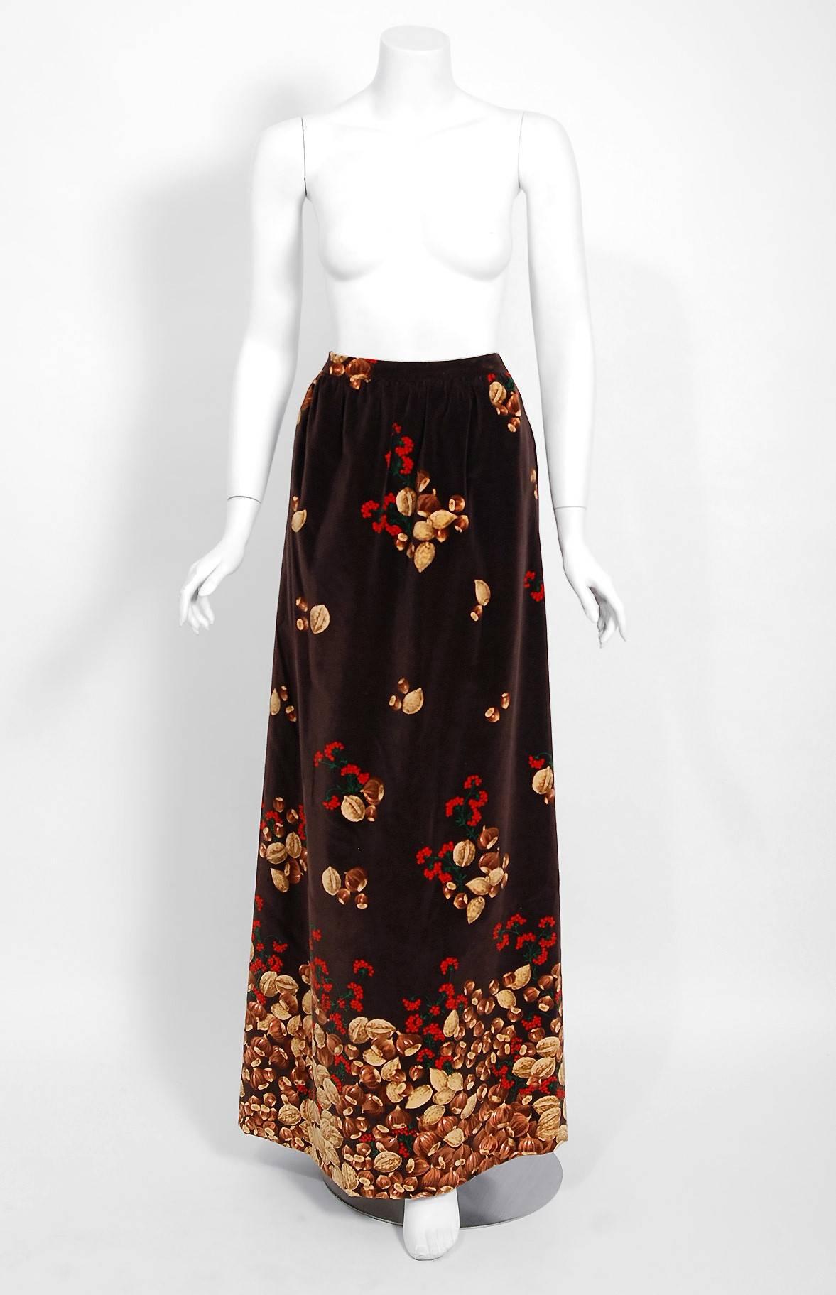Women's Vintage 1970s Valentino Novelty Acorn Print Velvet Swing Jacket & Maxi Skirt Set For Sale